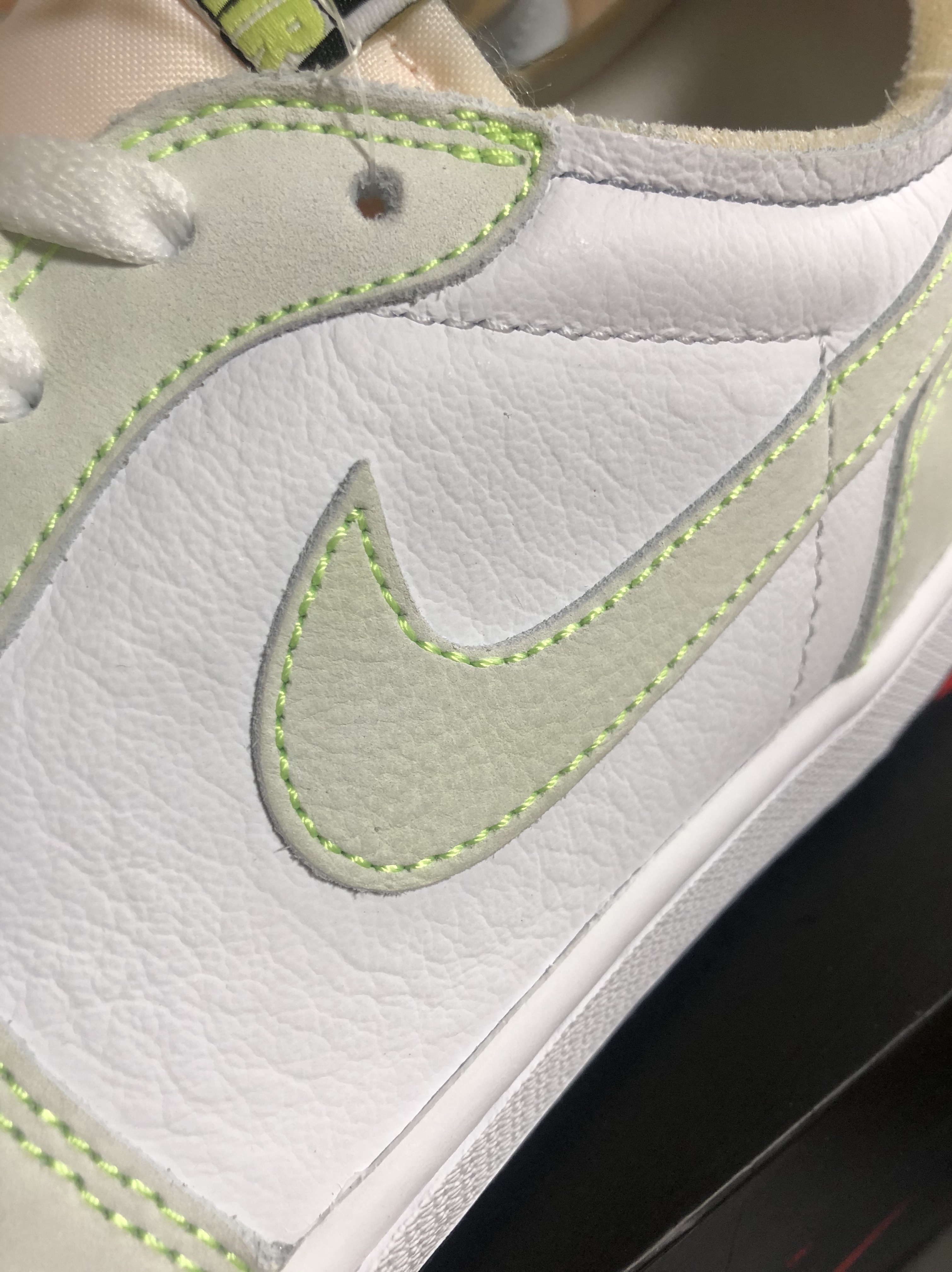 Jordan 1 Low OG Ghost Green 착용 스타일 - 2