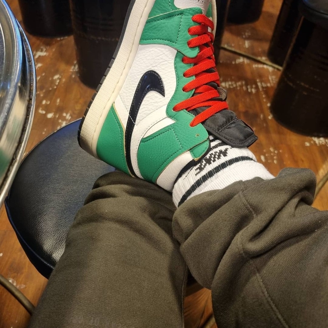 (W) Jordan 1 Retro High OG Lucky Green, Essentials Sweatpants Weathered Black - 20FW 착용 스타일