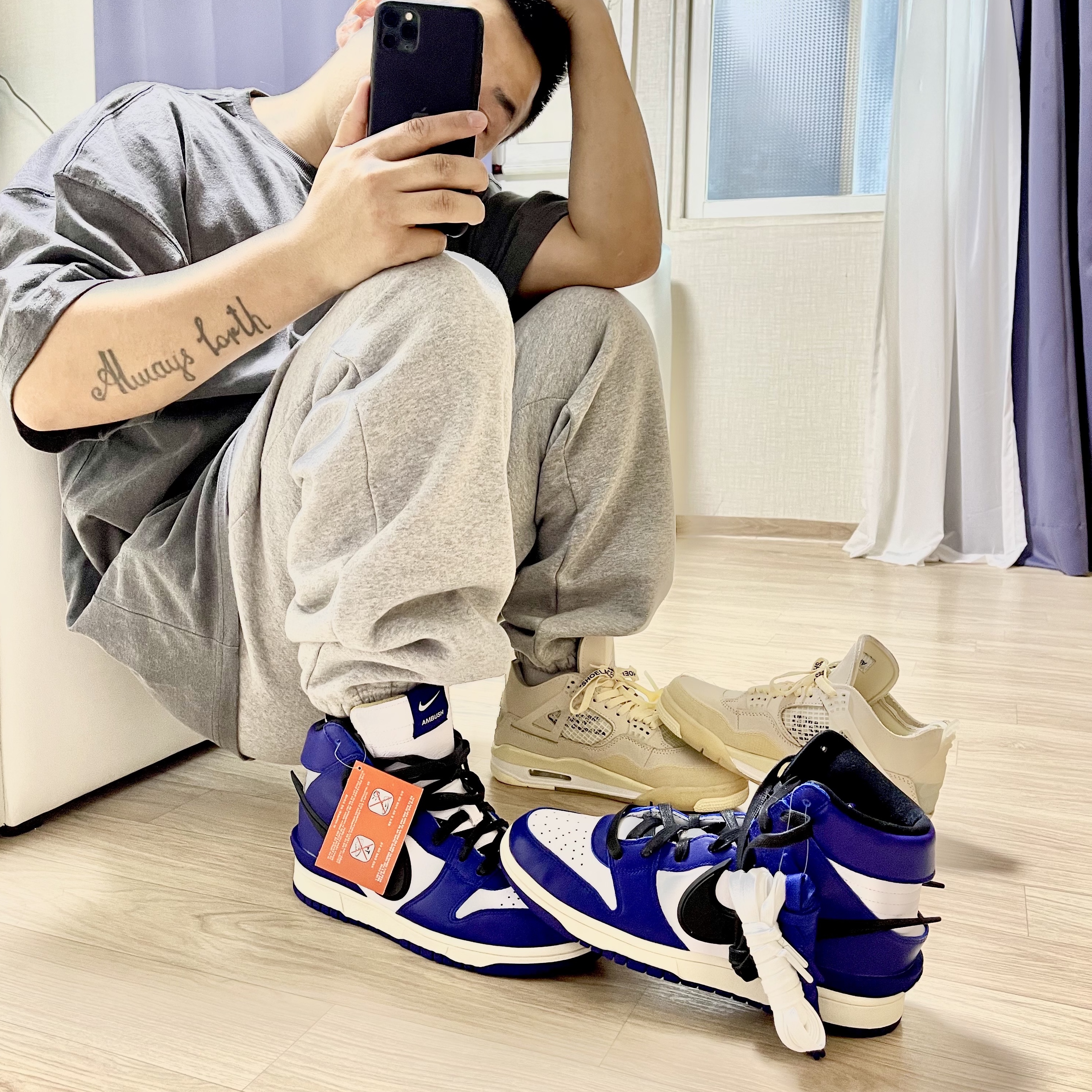 Nike x Ambush Dunk High Deep Royal Blue, (W) Jordan 4 x Off-White Retro SP Sail 착용 스타일