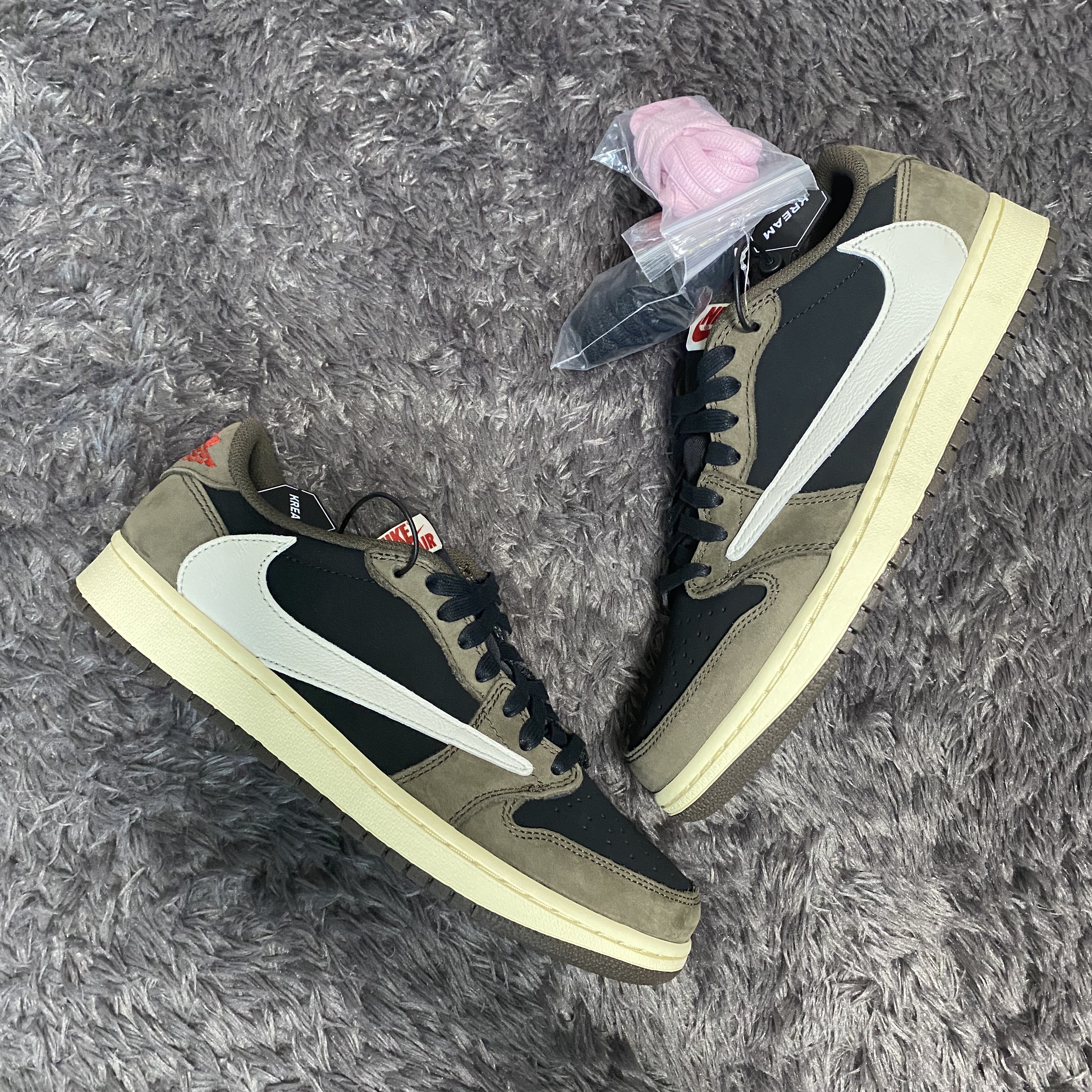 Jordan 1 x Travis Scott Retro Low OG SP Mocha 착용 스타일