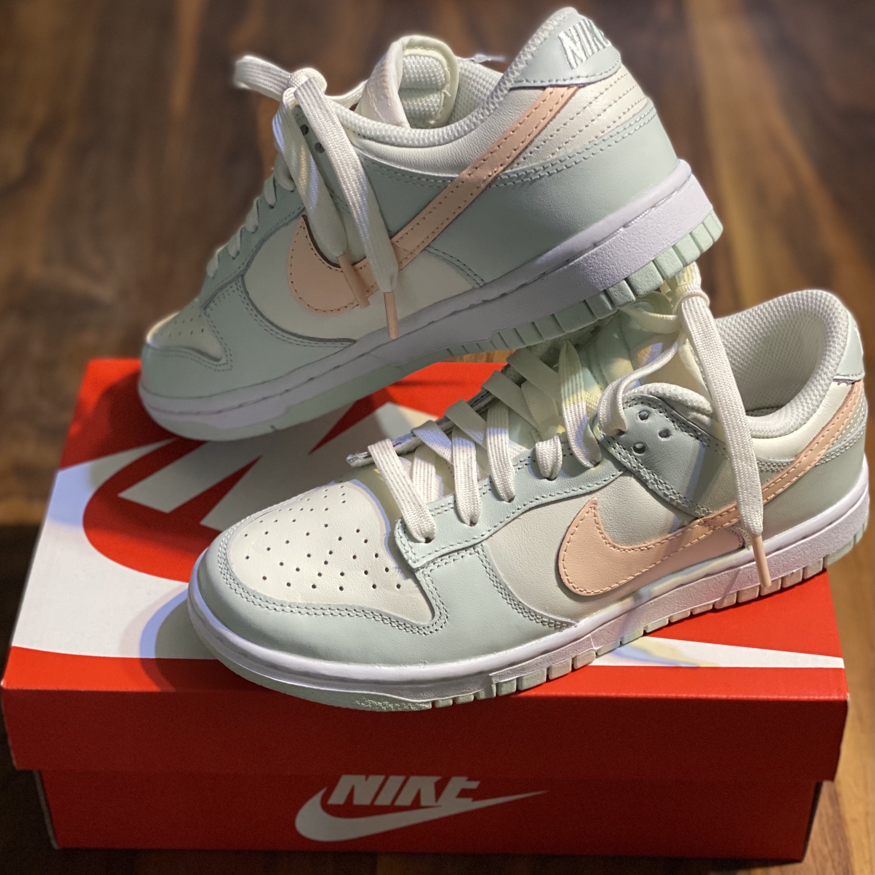 (W) Nike Dunk Low Barely Green 착용 스타일 - 2