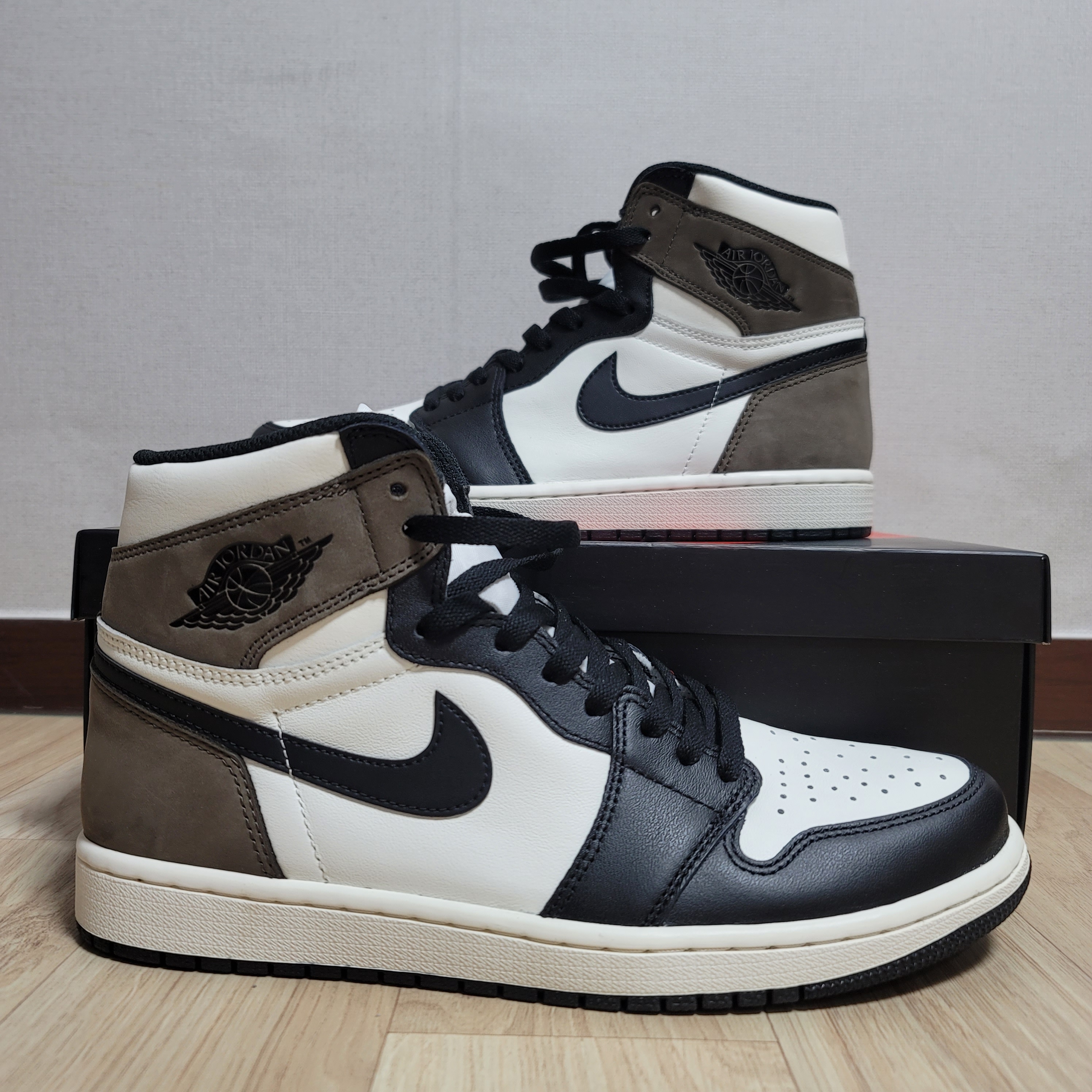 Jordan 1 Retro High OG Black Mocha 착용 스타일