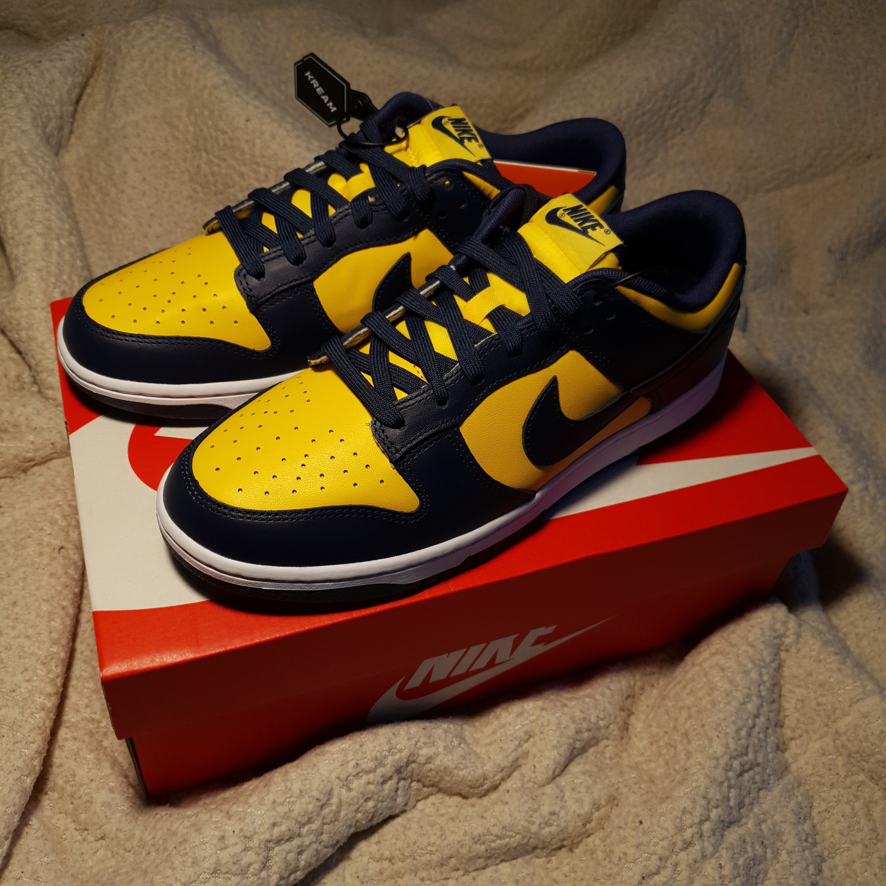 Nike Dunk Low Retro Varsity Maize 착용 스타일