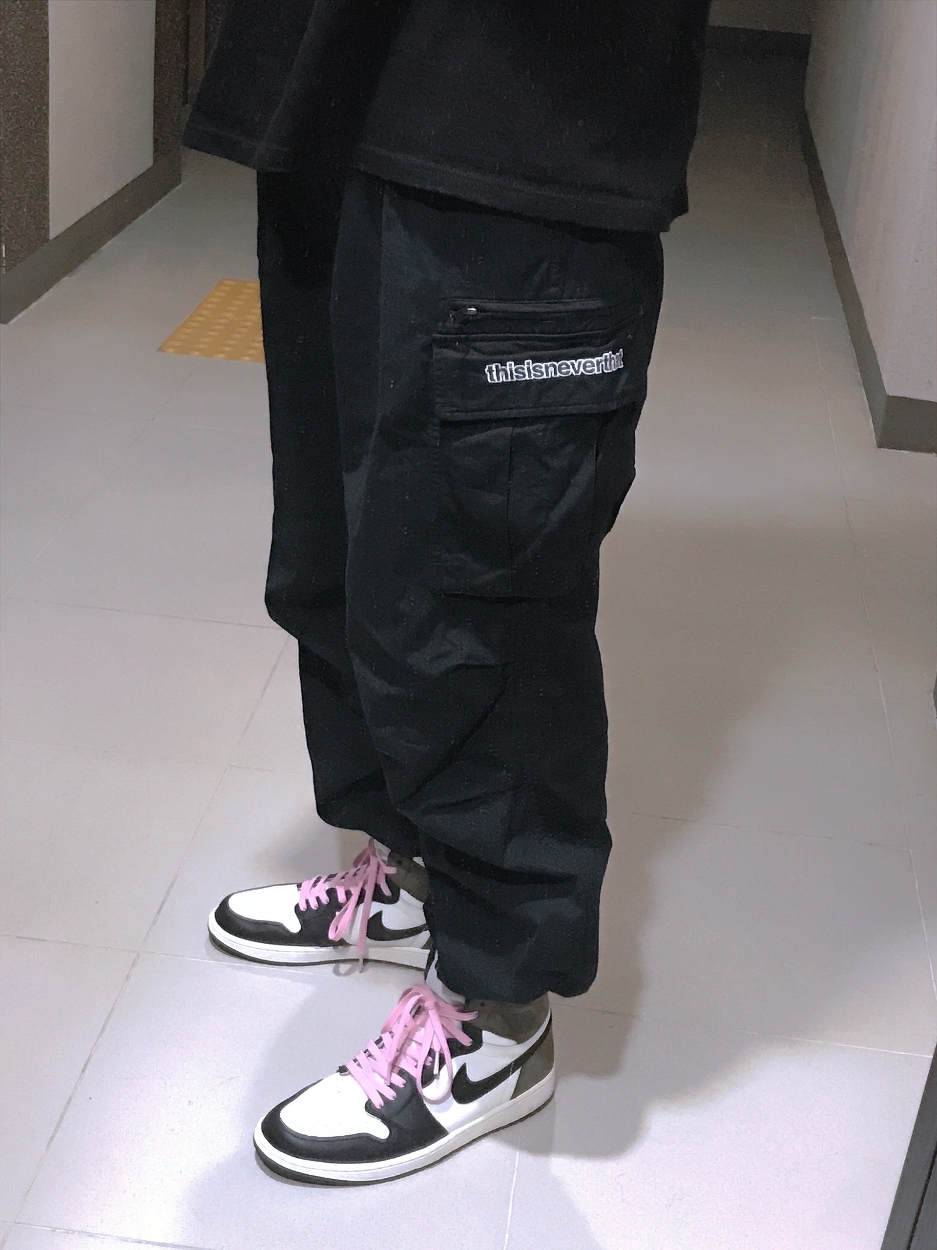 Jordan 1 Retro High OG Black Mocha 착용 스타일 - 2