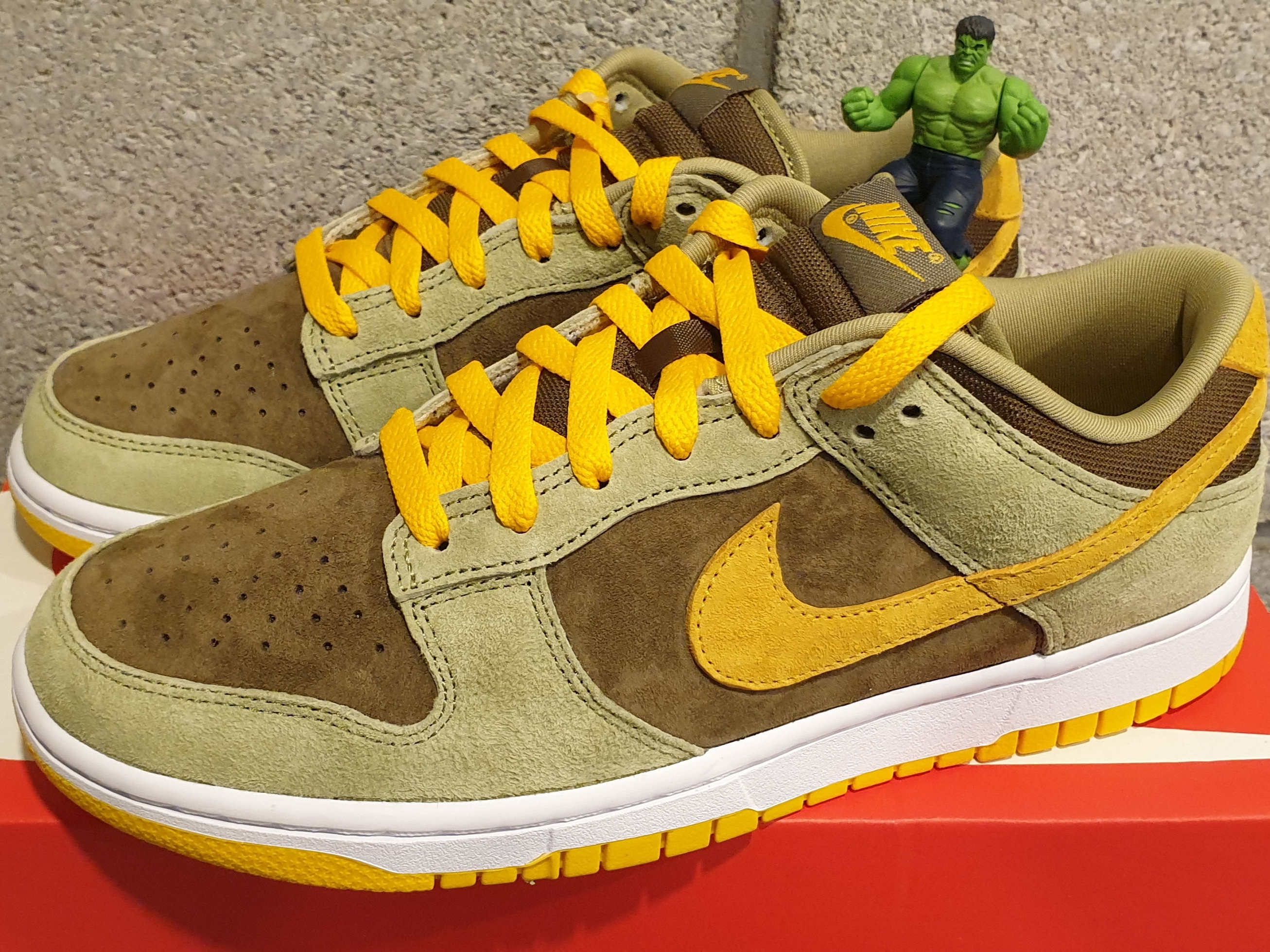 Nike Dunk Low SE Dusty Olive 착용 스타일 - 1