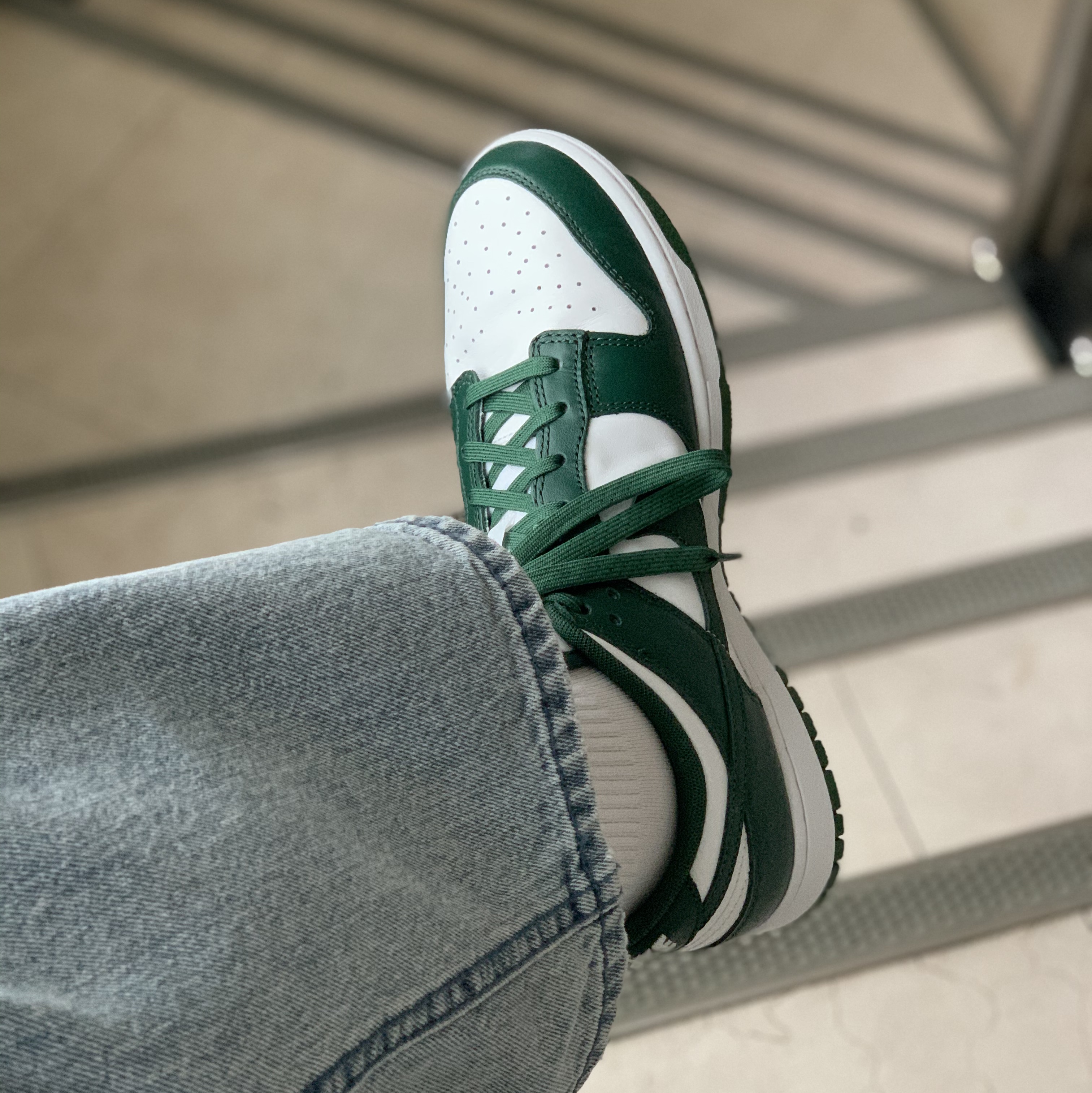 Nike Dunk Low Retro Varsity Green, Jordan 1 Low SE Spades 착용 스타일 - 1