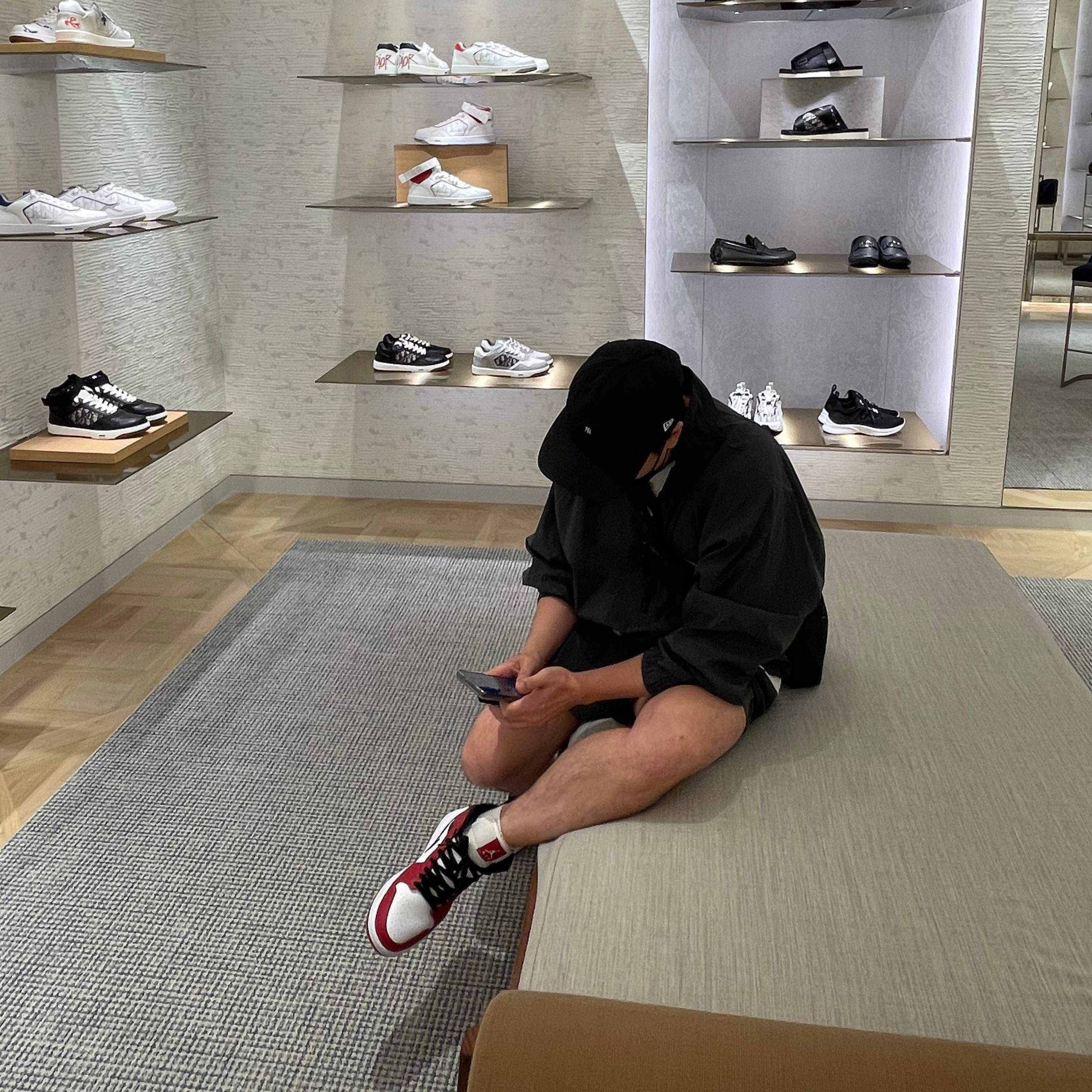 Essentials Track Jacket Black Reflective - 20FW, Essentials Volley Shorts Black Reflective - 20SS 착용 스타일 - 1