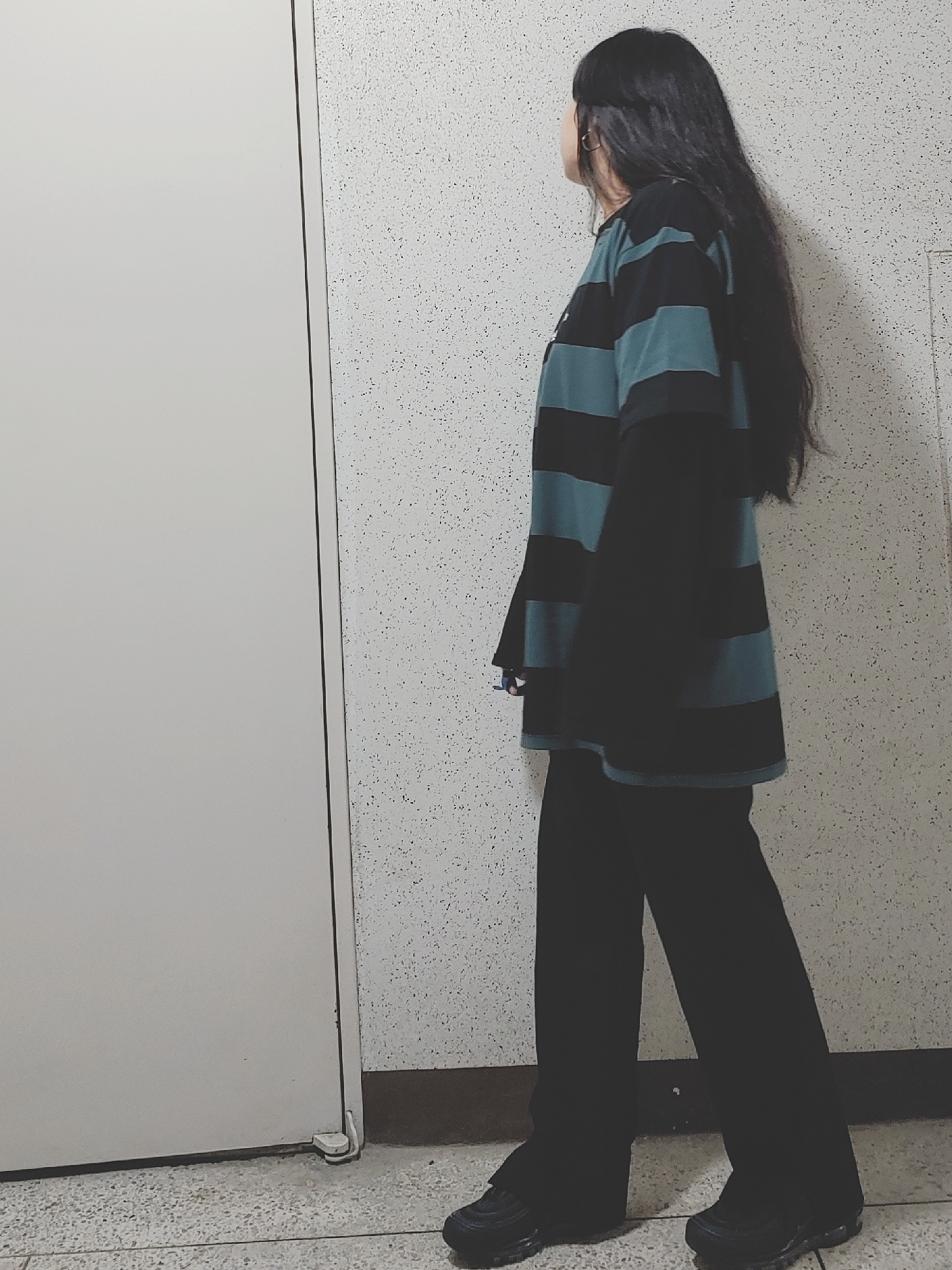 (W) Nike Air Max 97 Black Dark Grey 착용 스타일 - 4