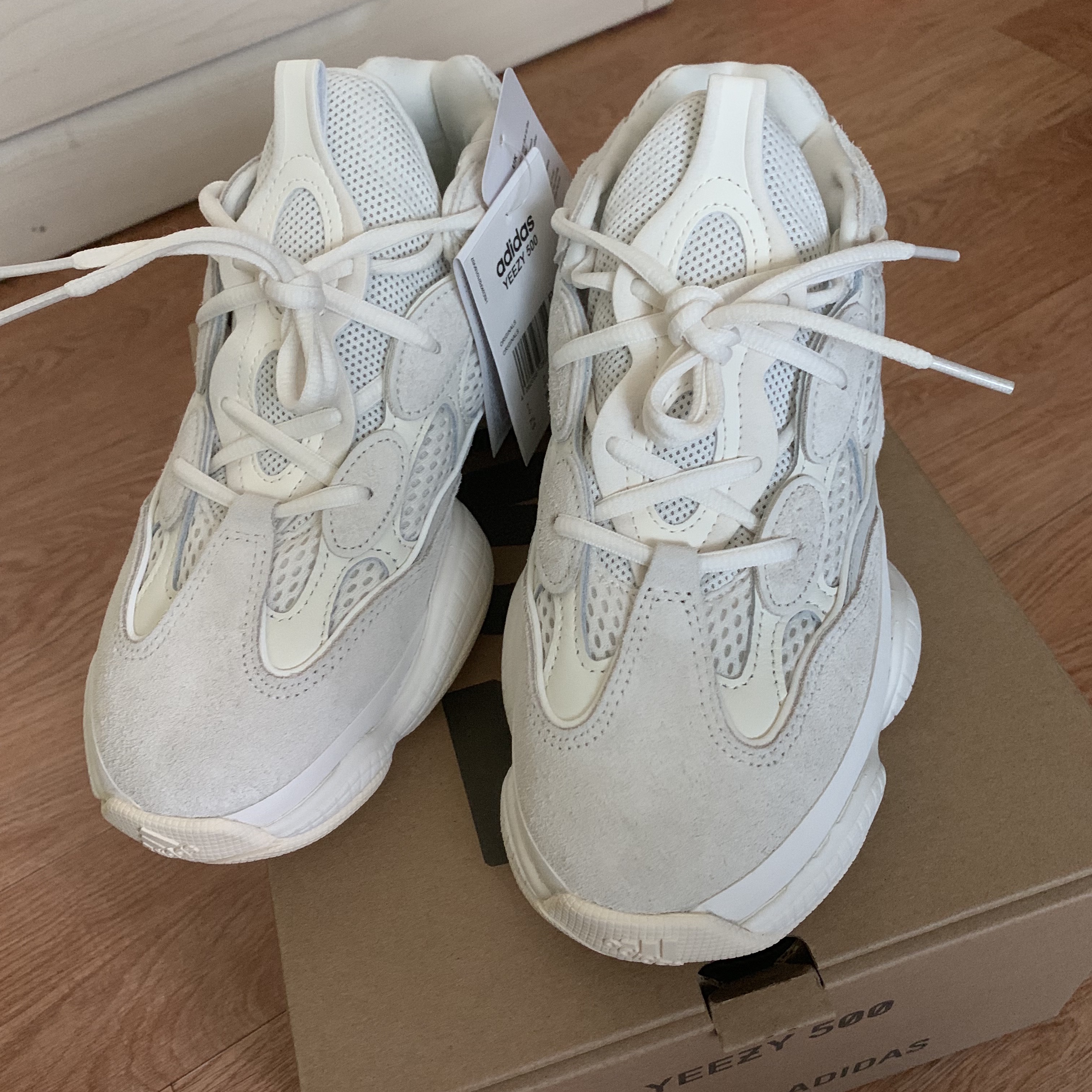 Adidas Yeezy 500 Bone White 착용 스타일 - 2