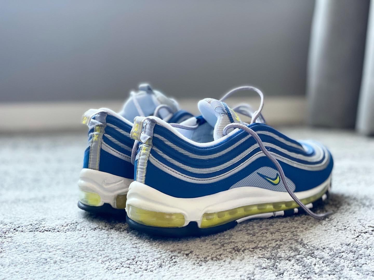 Nike Air Max 97 OG Royal Neon 착용 스타일 - 2