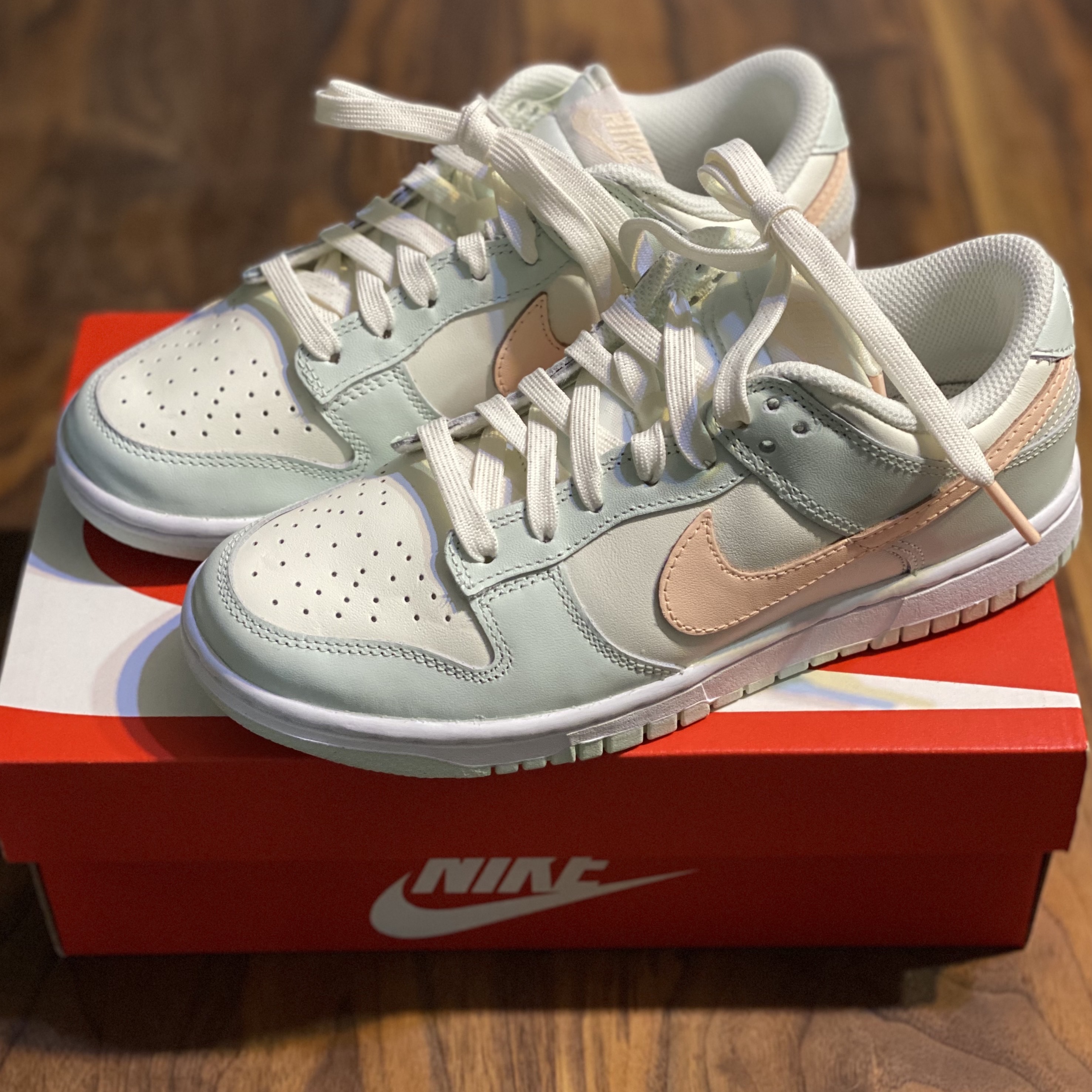 (W) Nike Dunk Low Barely Green 착용 스타일 - 1
