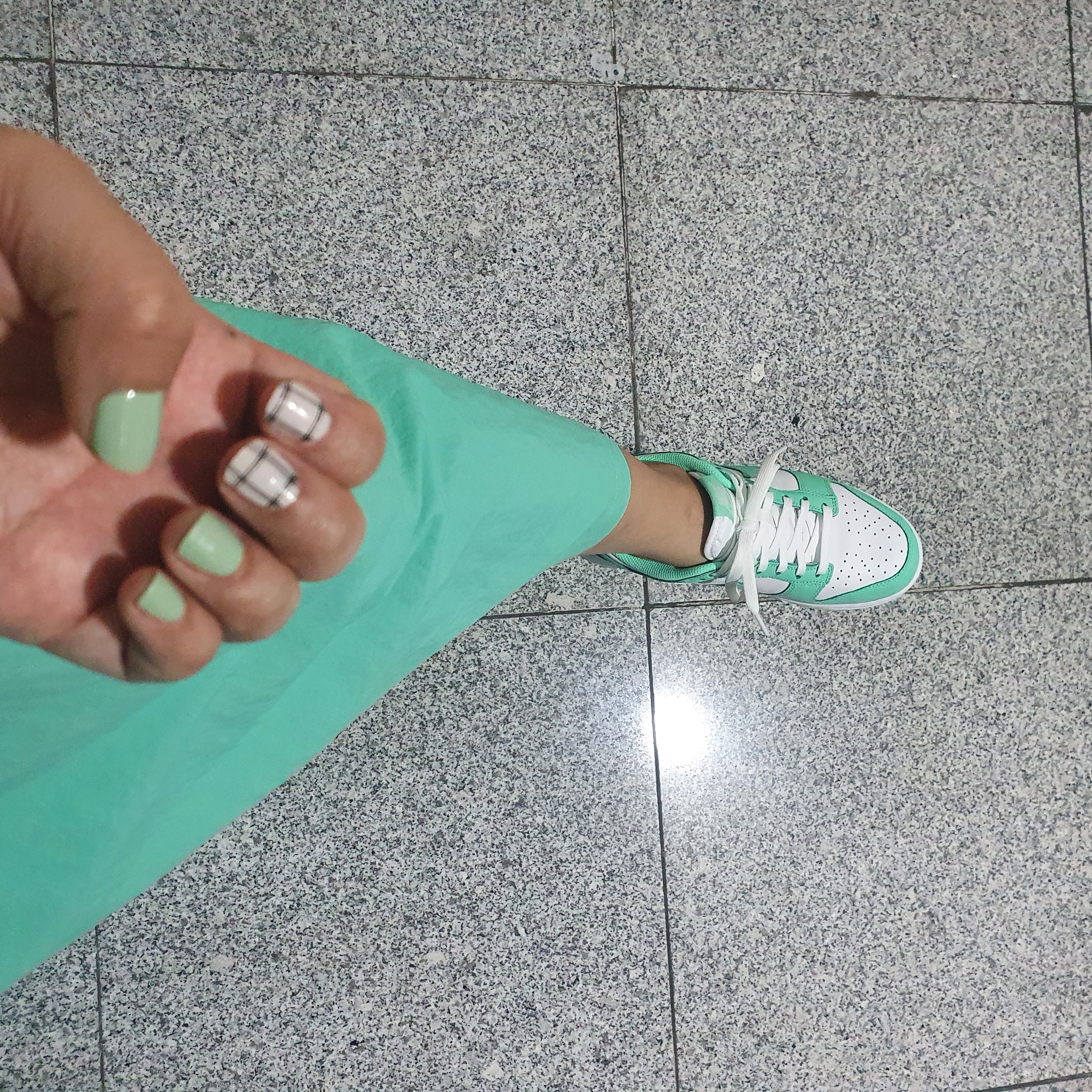 (W) Nike Dunk Low Green Glow 착용 스타일