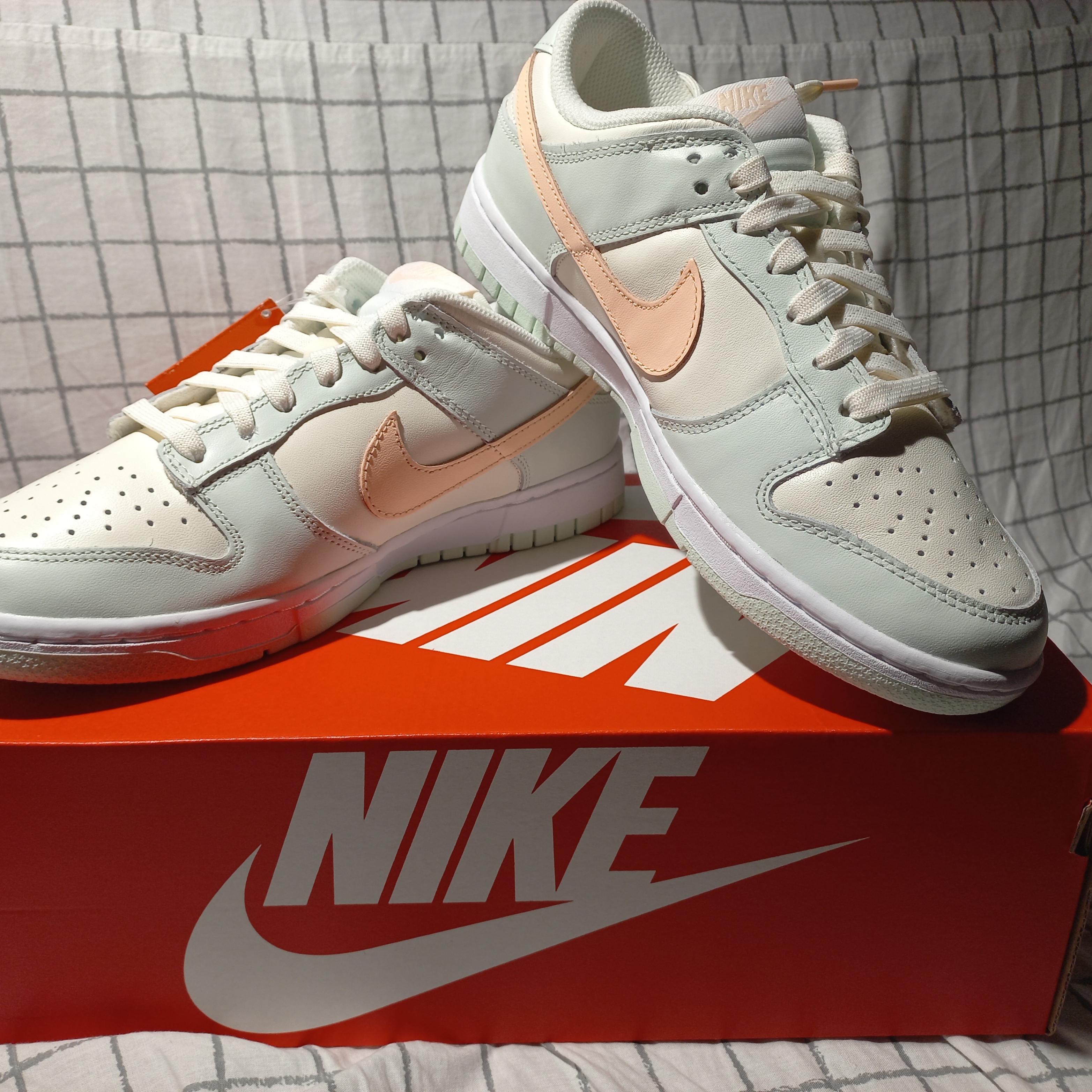 (W) Nike Dunk Low Barely Green 착용 스타일 - 4