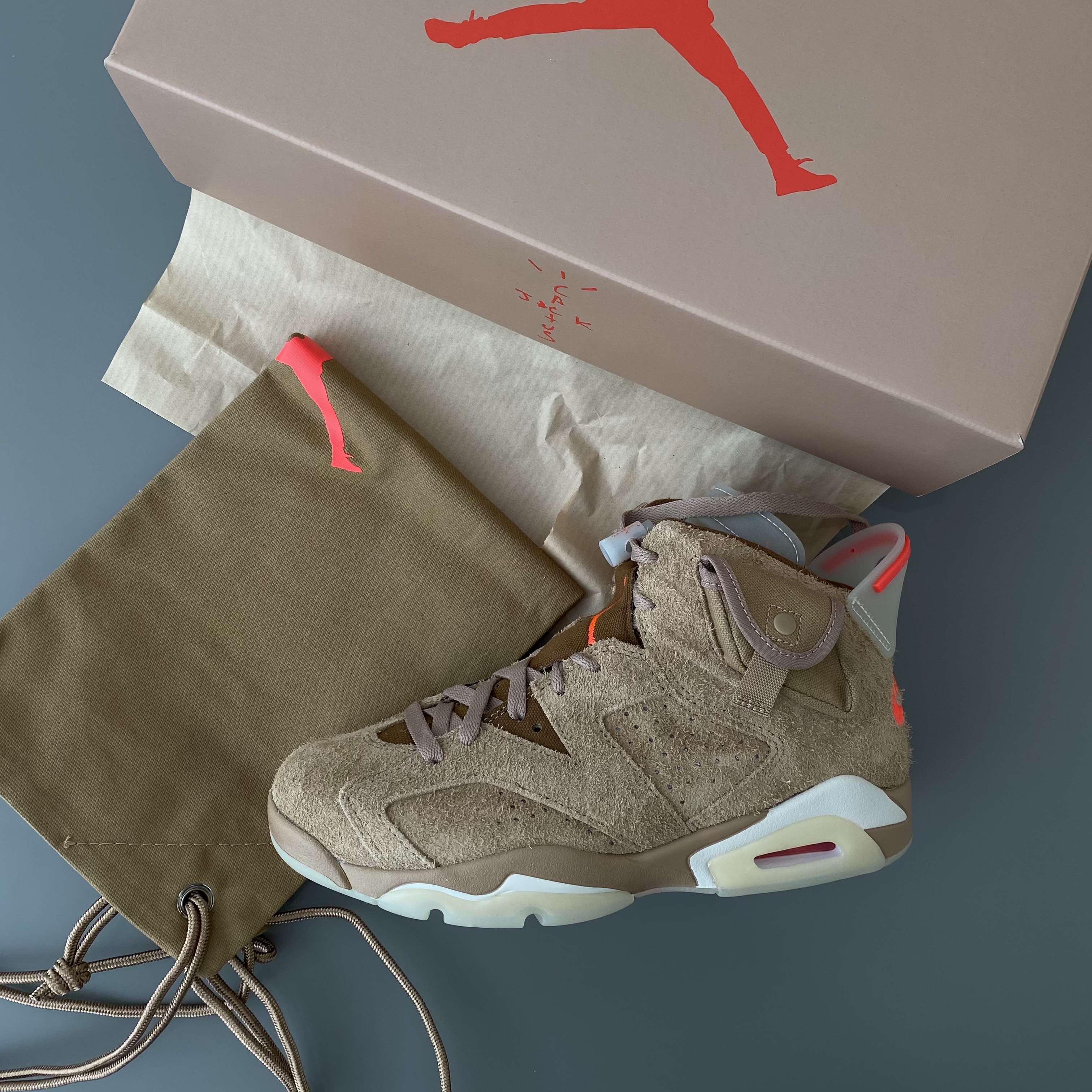 Jordan 6 x Travis Scott Retro SP British Khaki 착용 스타일
