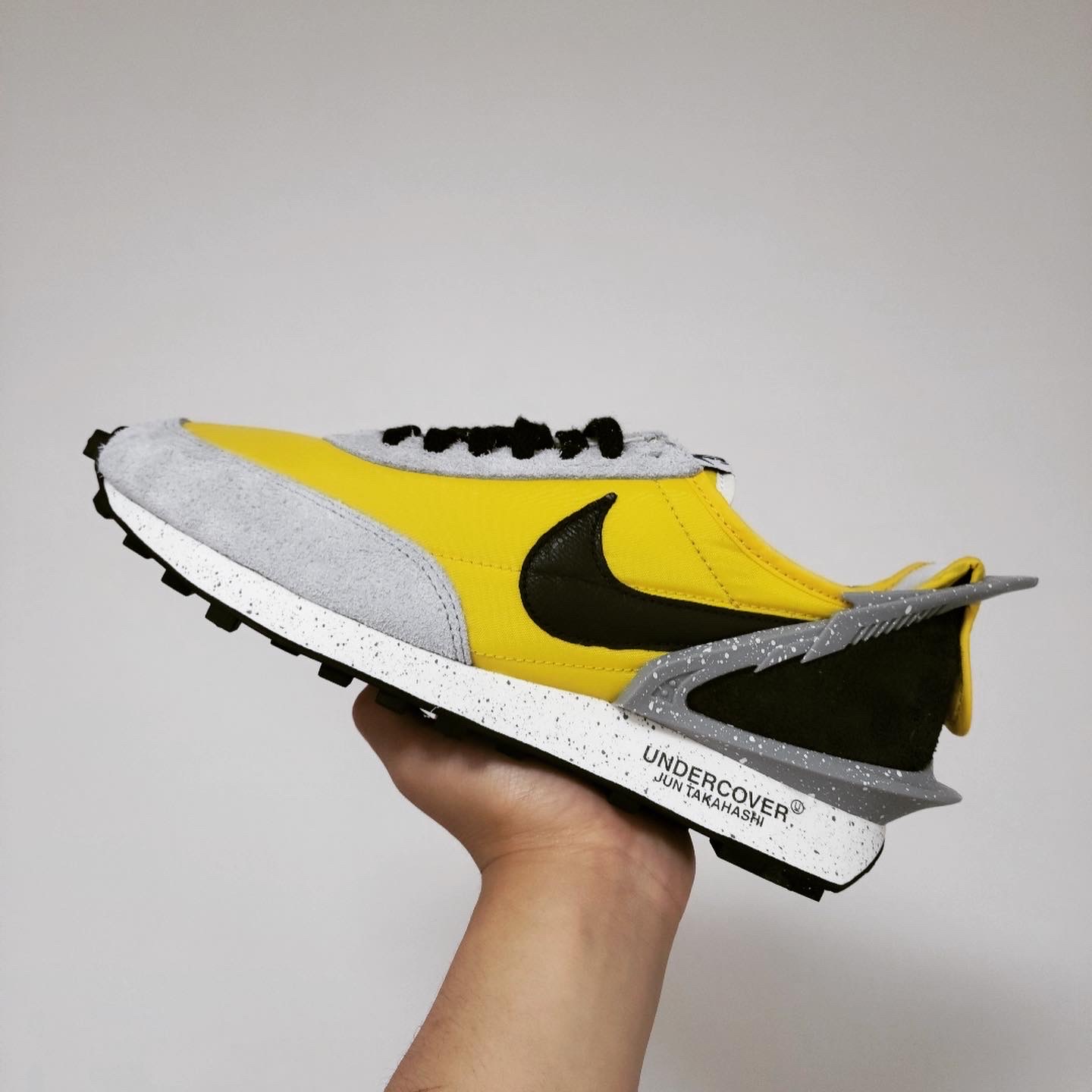 Nike x Undercover Daybreak Bright Citron 착용 스타일 - 1