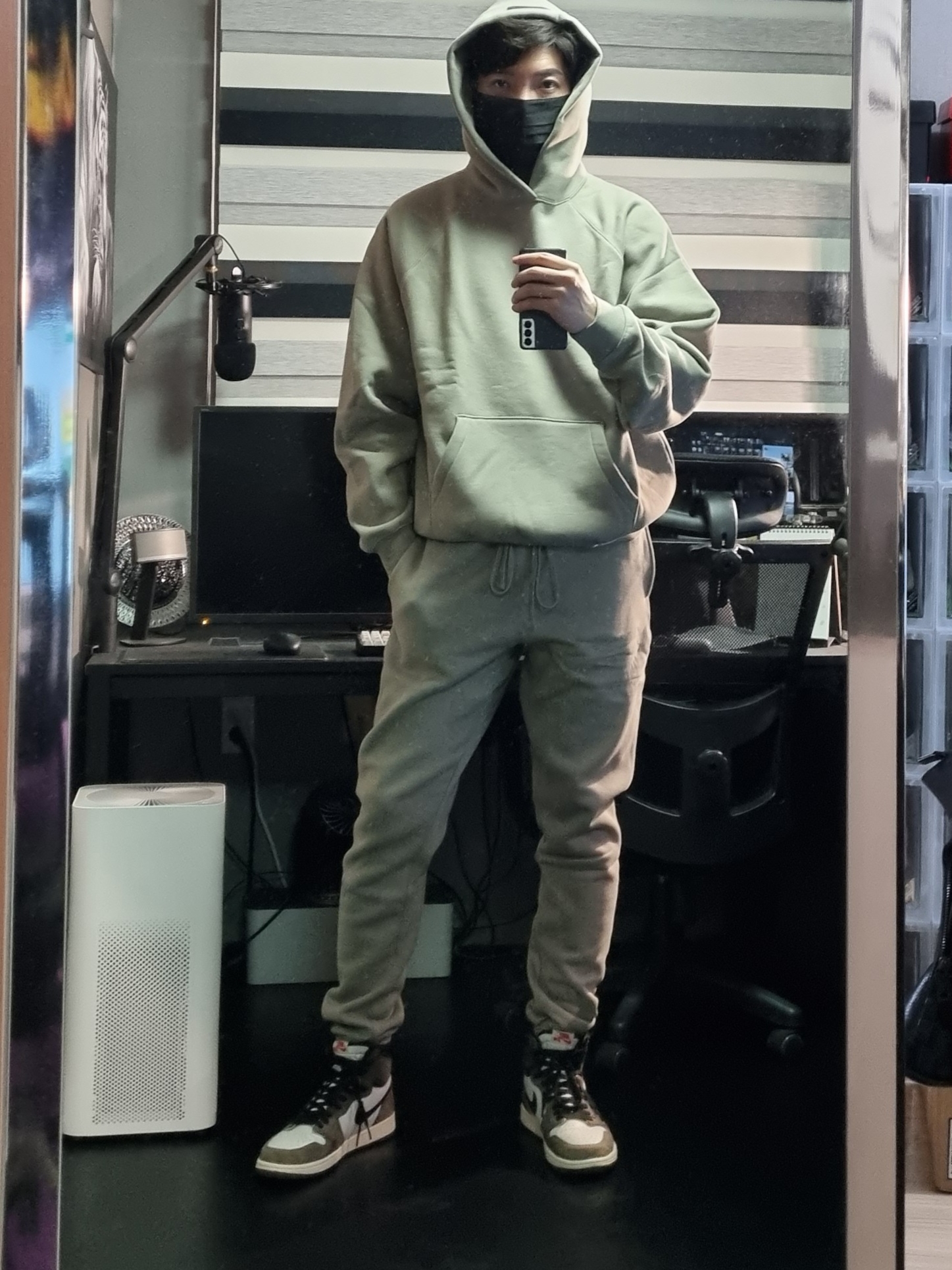 Essentials Pull-Over Hoodie Moss - 21SS, Essentials Sweatpants Moss - 21SS 착용 스타일 - 2