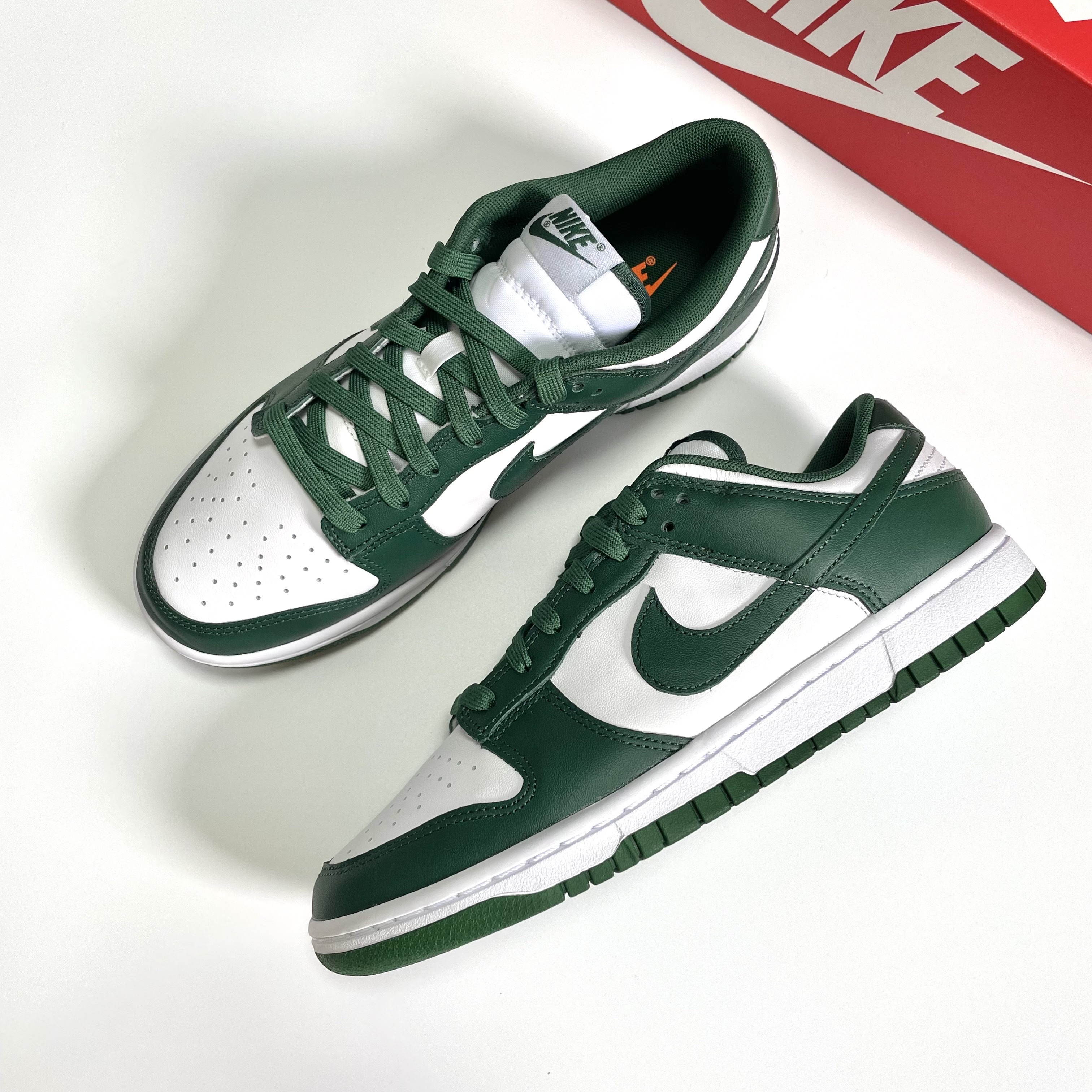 Nike Dunk Low Retro Varsity Green 착용 스타일