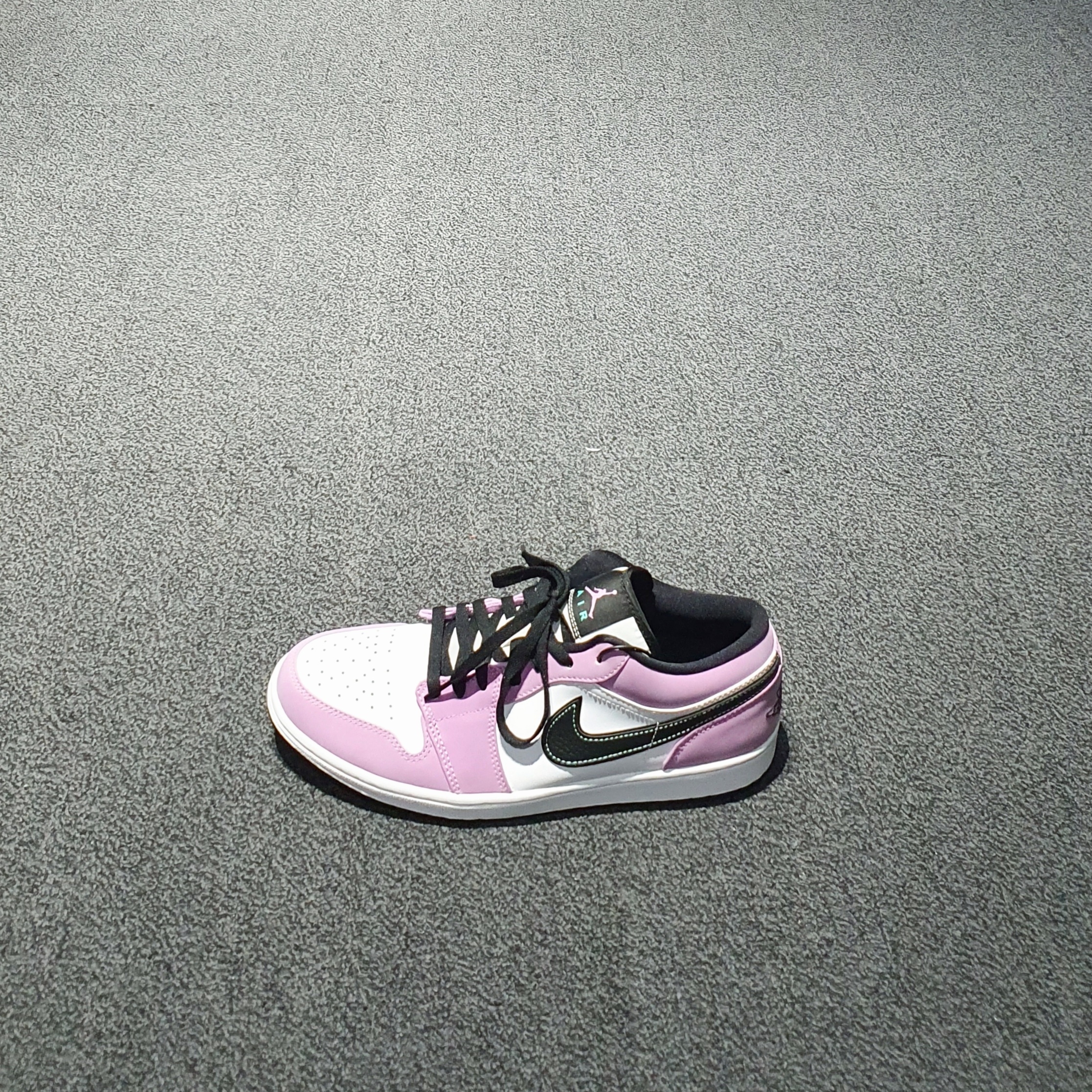 Jordan 1 Low SE Violet Shock 착용 스타일