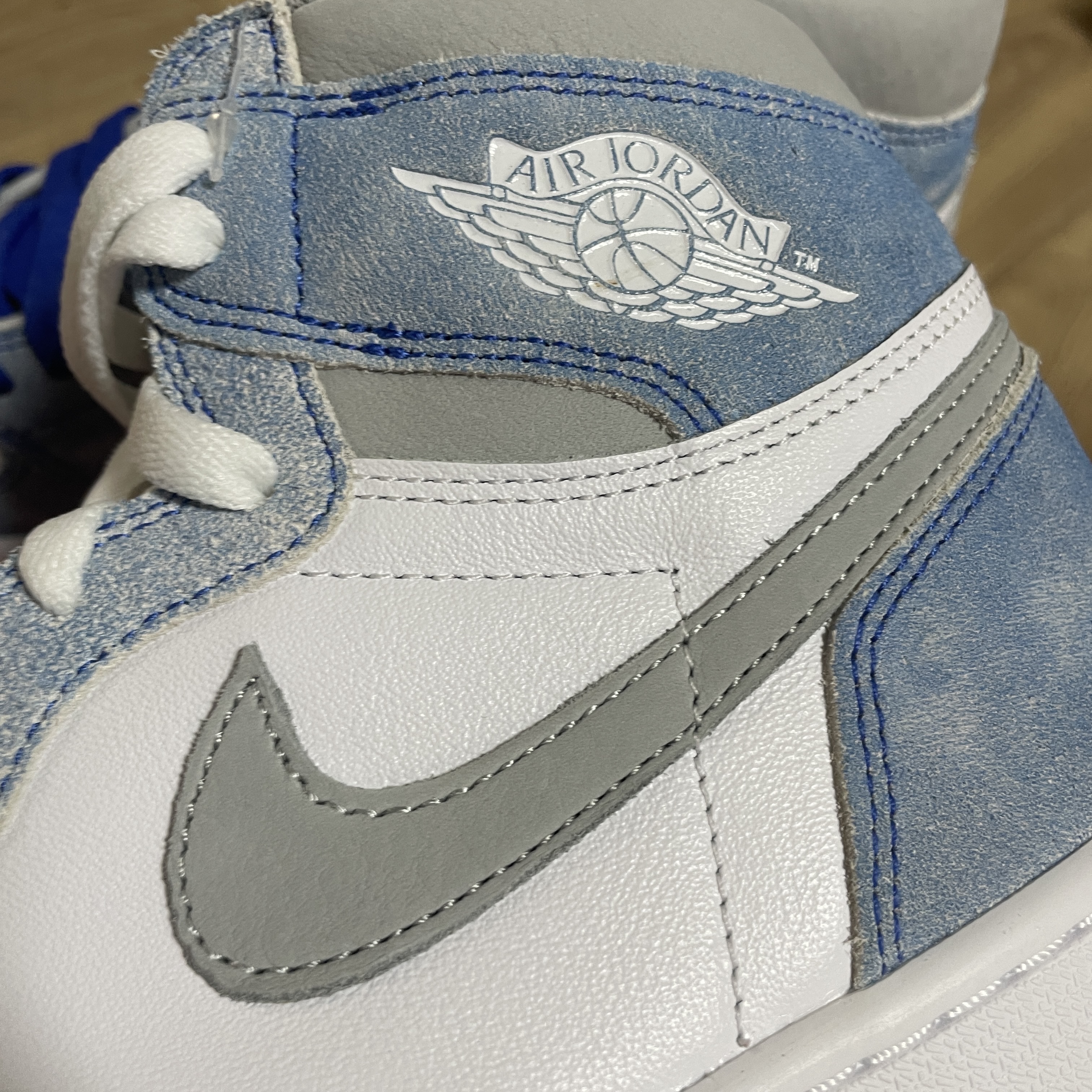 Jordan 1 Retro High OG Hyper Royal 착용 스타일 - 4