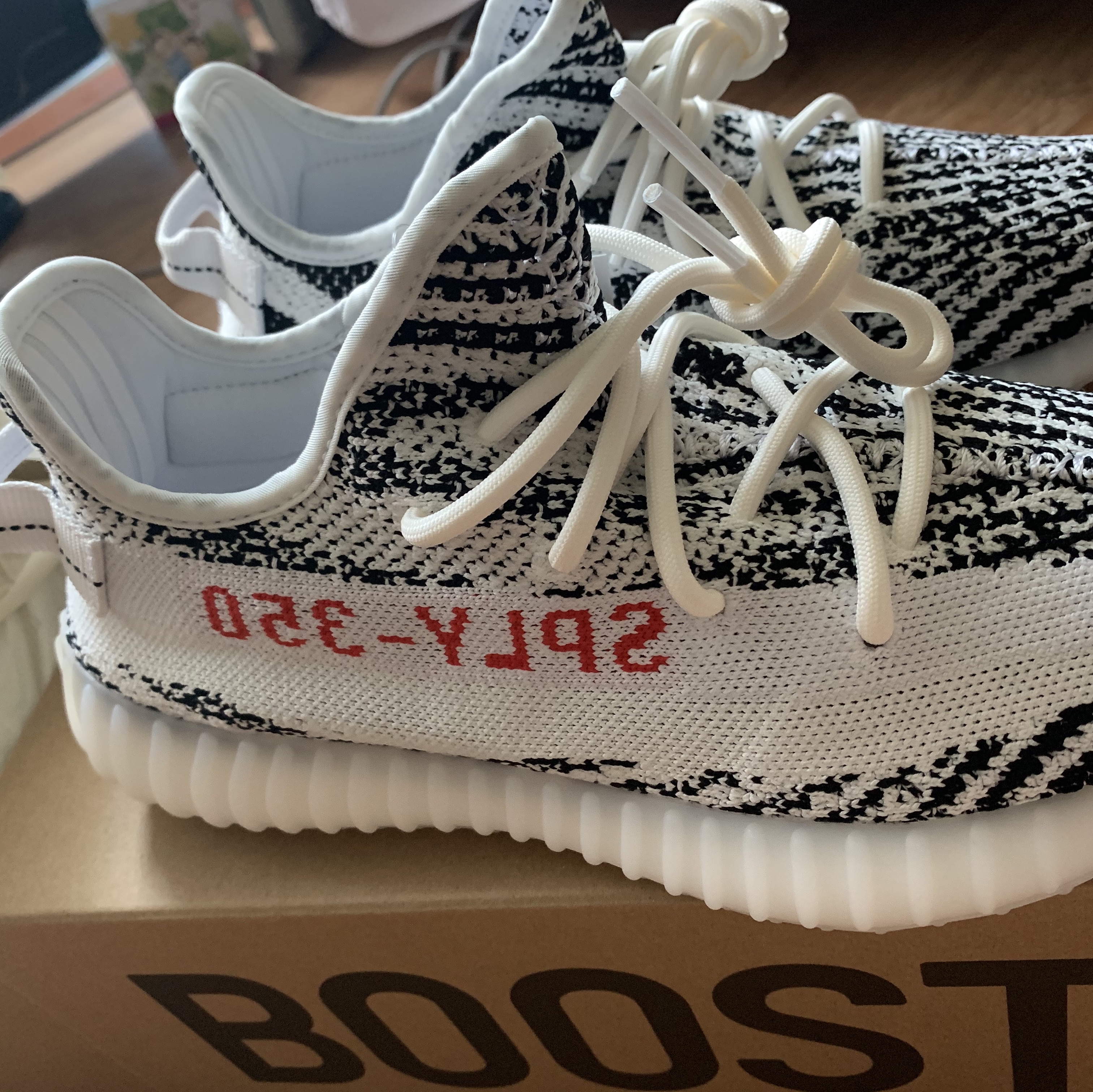 Adidas Yeezy Boost 350 V2 Zebra 2017/2019/2020 착용 스타일 - 3