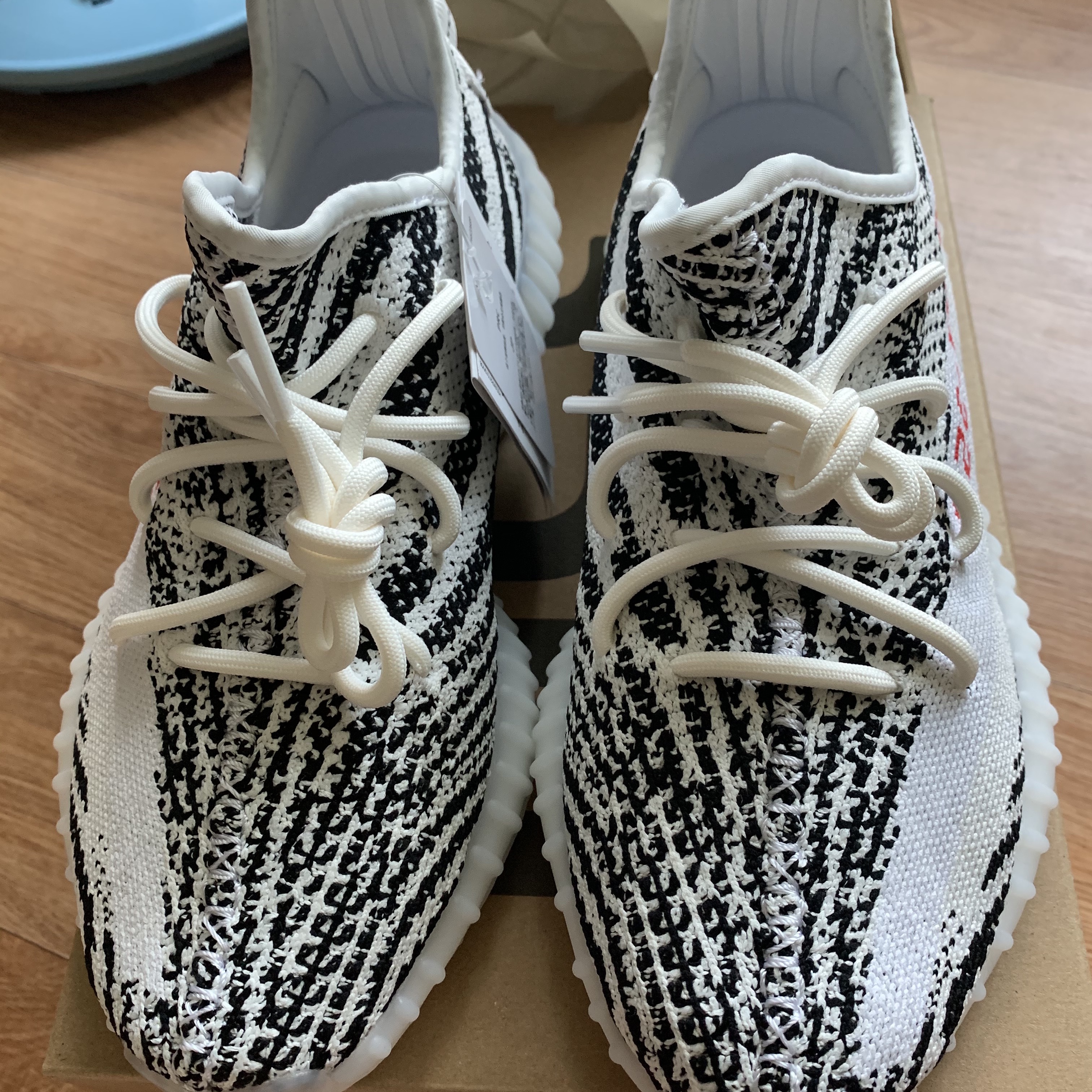 Adidas Yeezy Boost 350 V2 Zebra 2017/2019/2020 착용 스타일 - 4