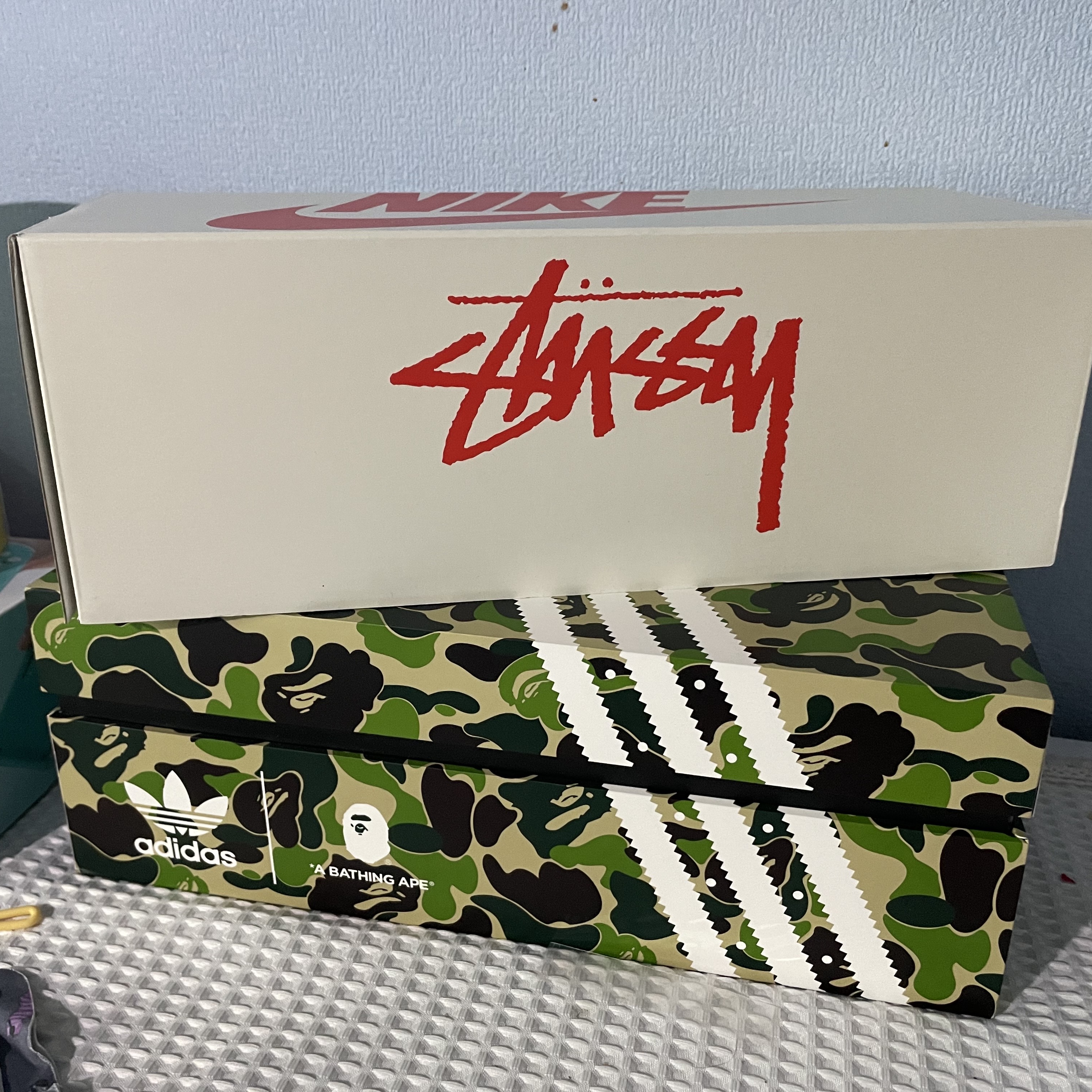 Adidas x BAPE Superstar 80s Green Camo, Nike x Stussy Benassi Slide Sail 착용 스타일 - 3
