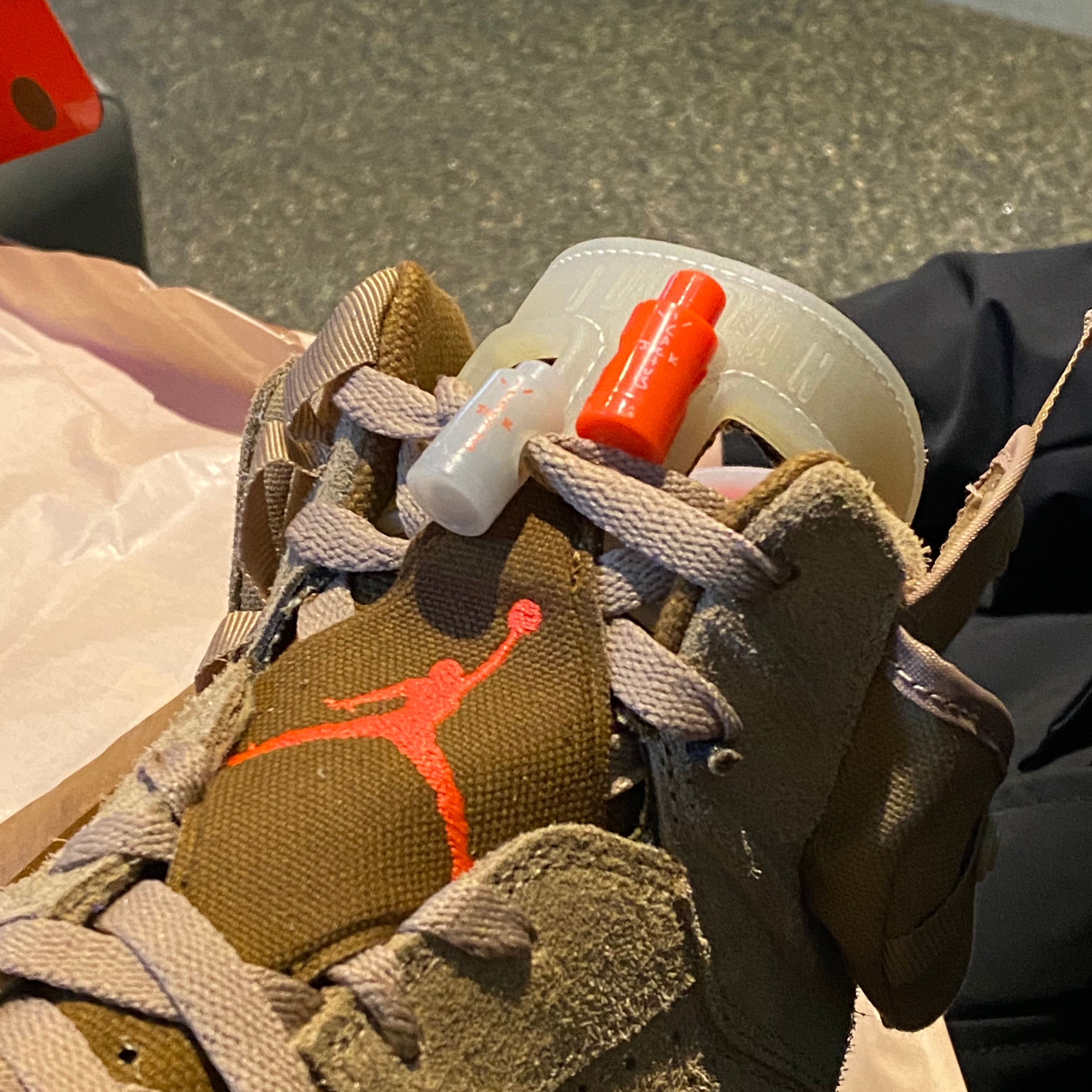 Jordan 6 x Travis Scott Retro SP British Khaki 착용 스타일 - 4
