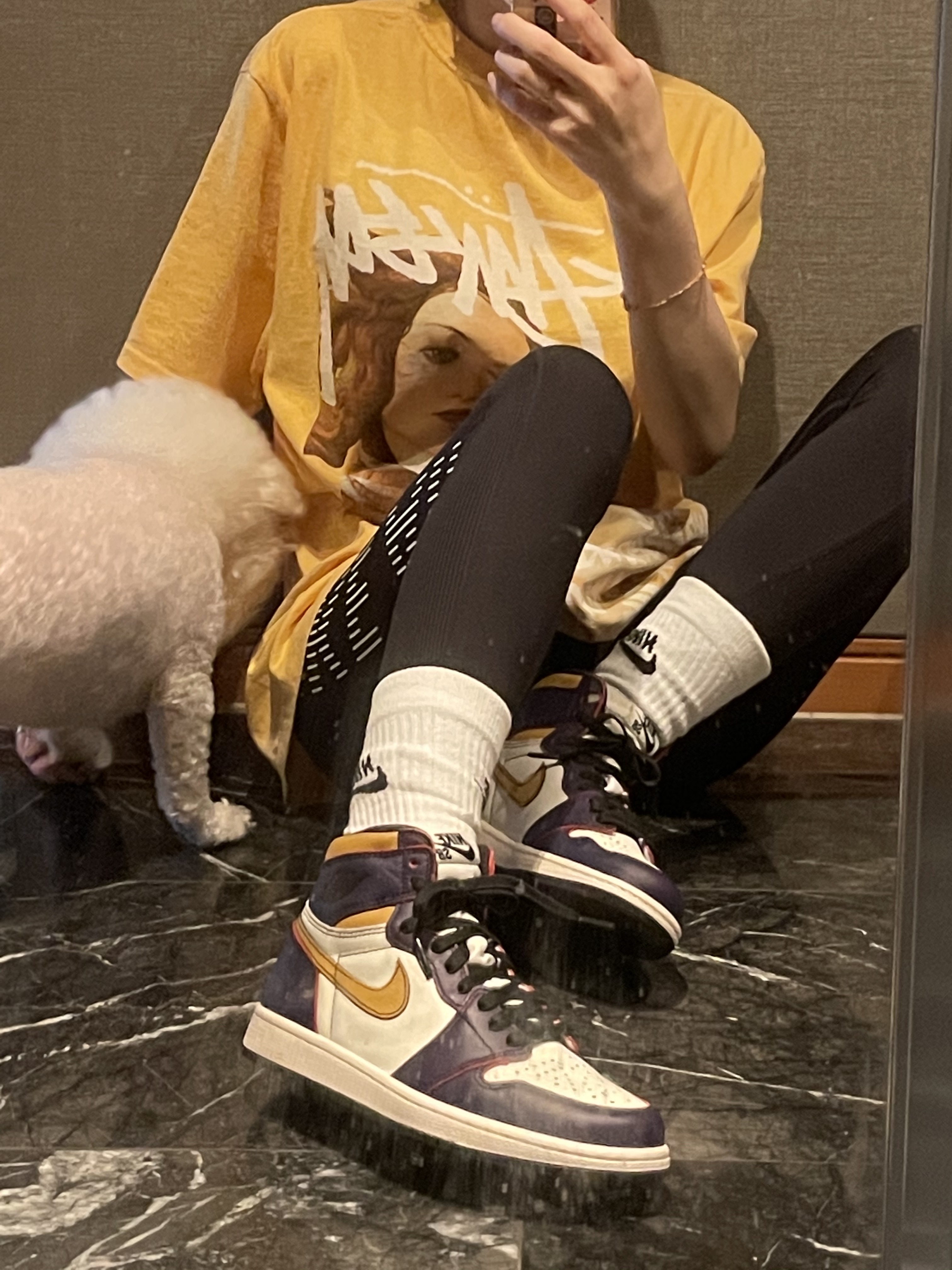 Jordan 1 Retro High OG Defiant SB LA to Chicago, Stussy Spring Weeds T-Shirt Yellow 착용 스타일 - 1