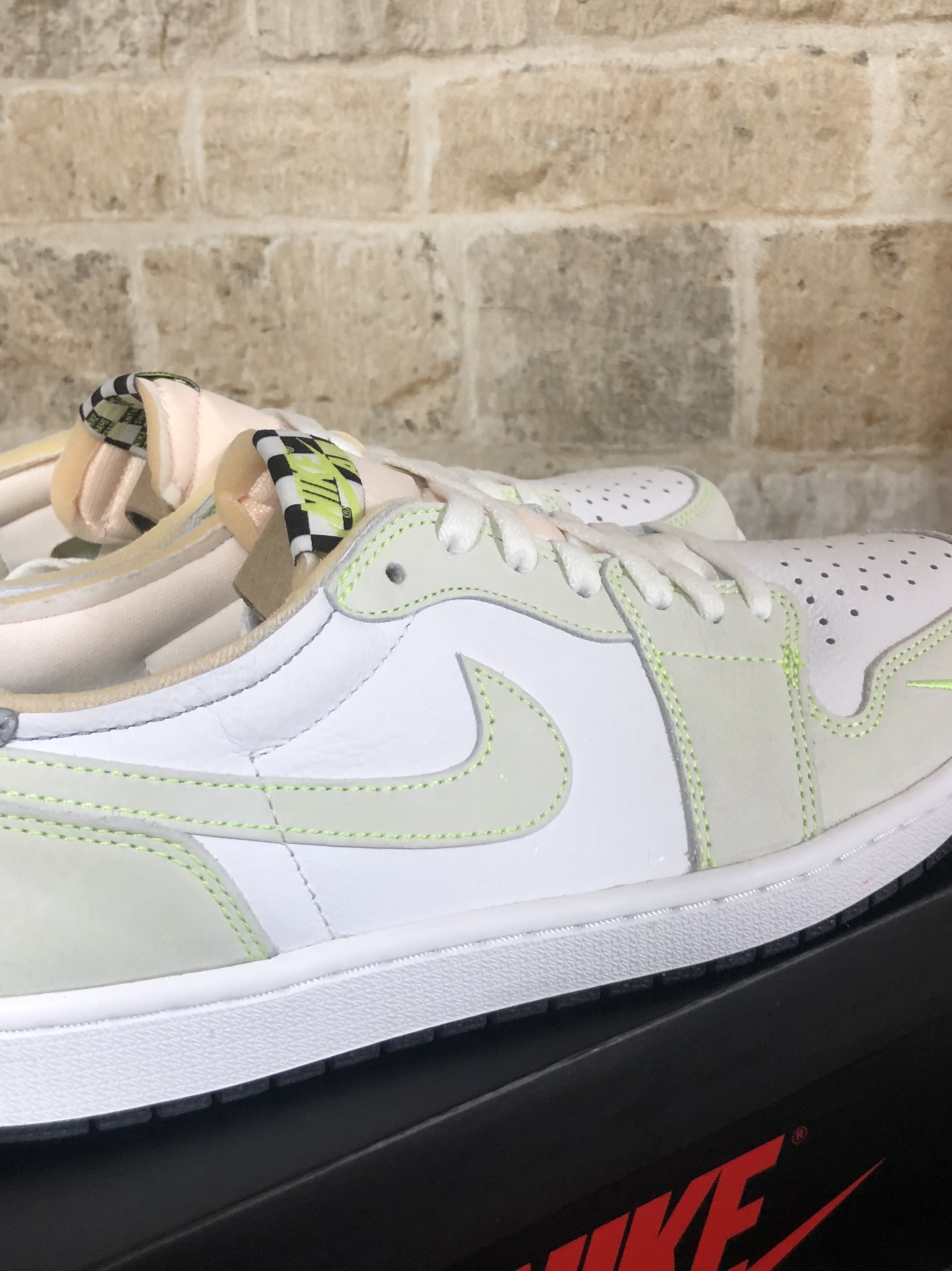 Jordan 1 Low OG Ghost Green 착용 스타일 - 1