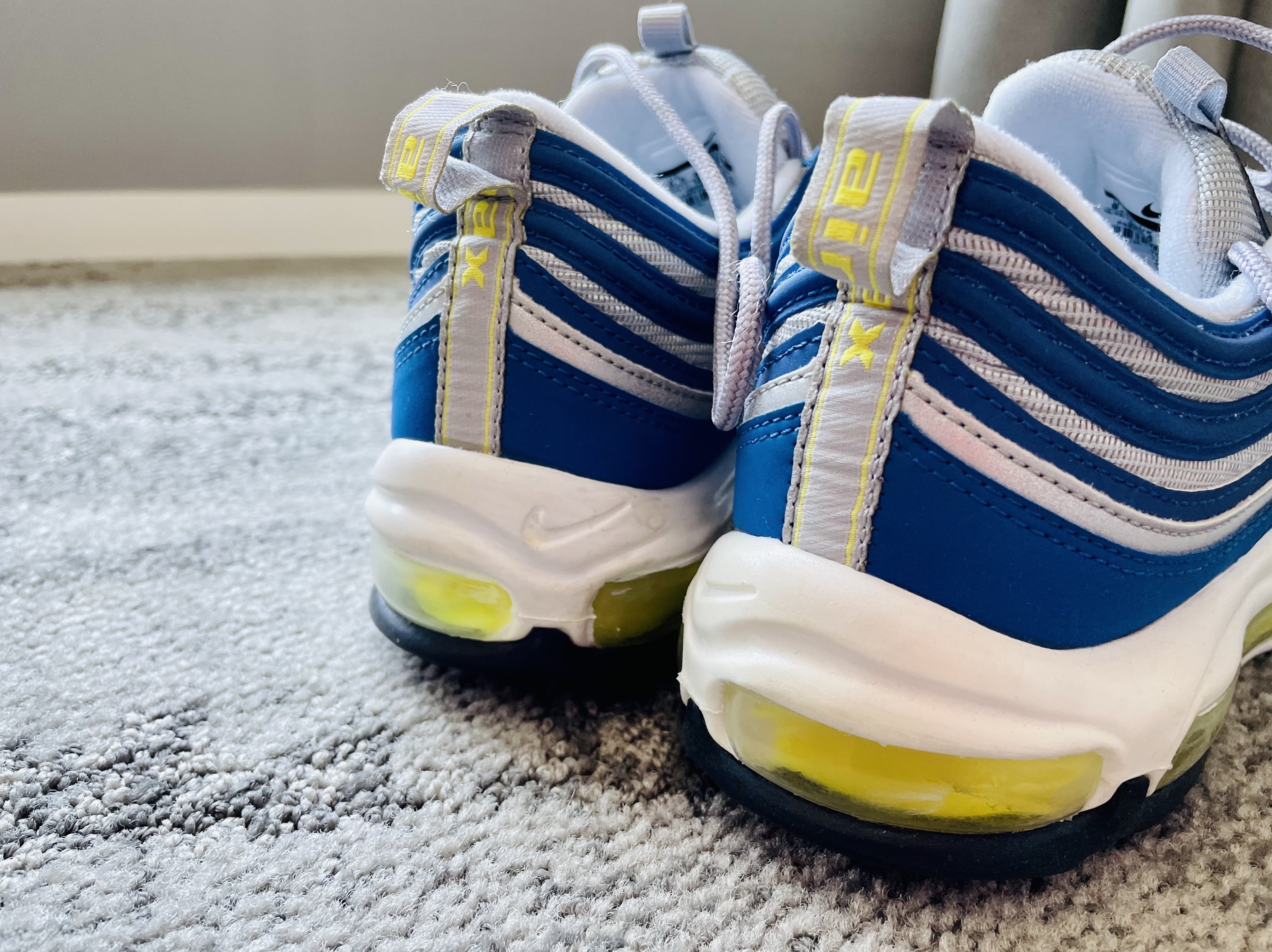 Nike Air Max 97 OG Royal Neon 착용 스타일 - 5