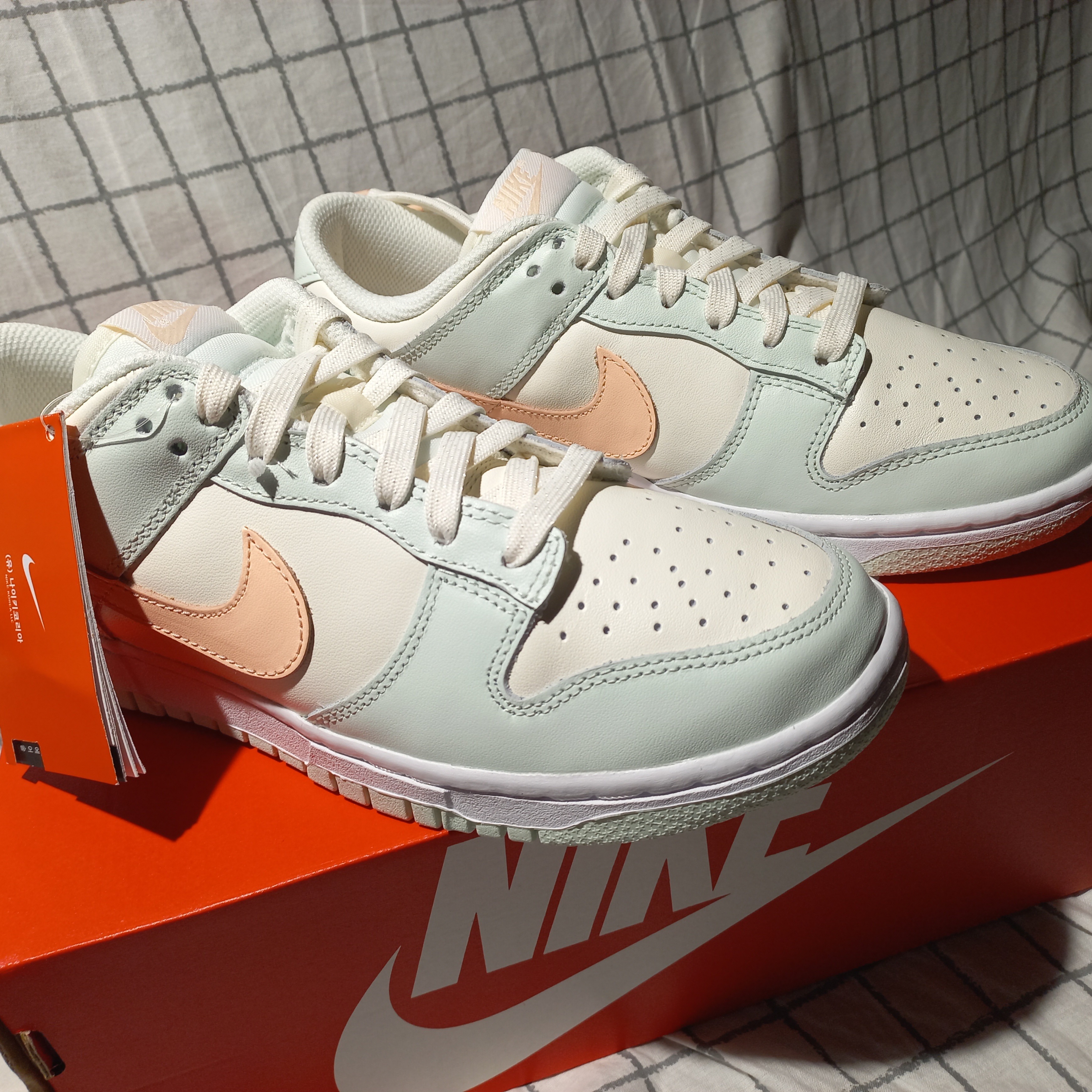 (W) Nike Dunk Low Barely Green 착용 스타일 - 3