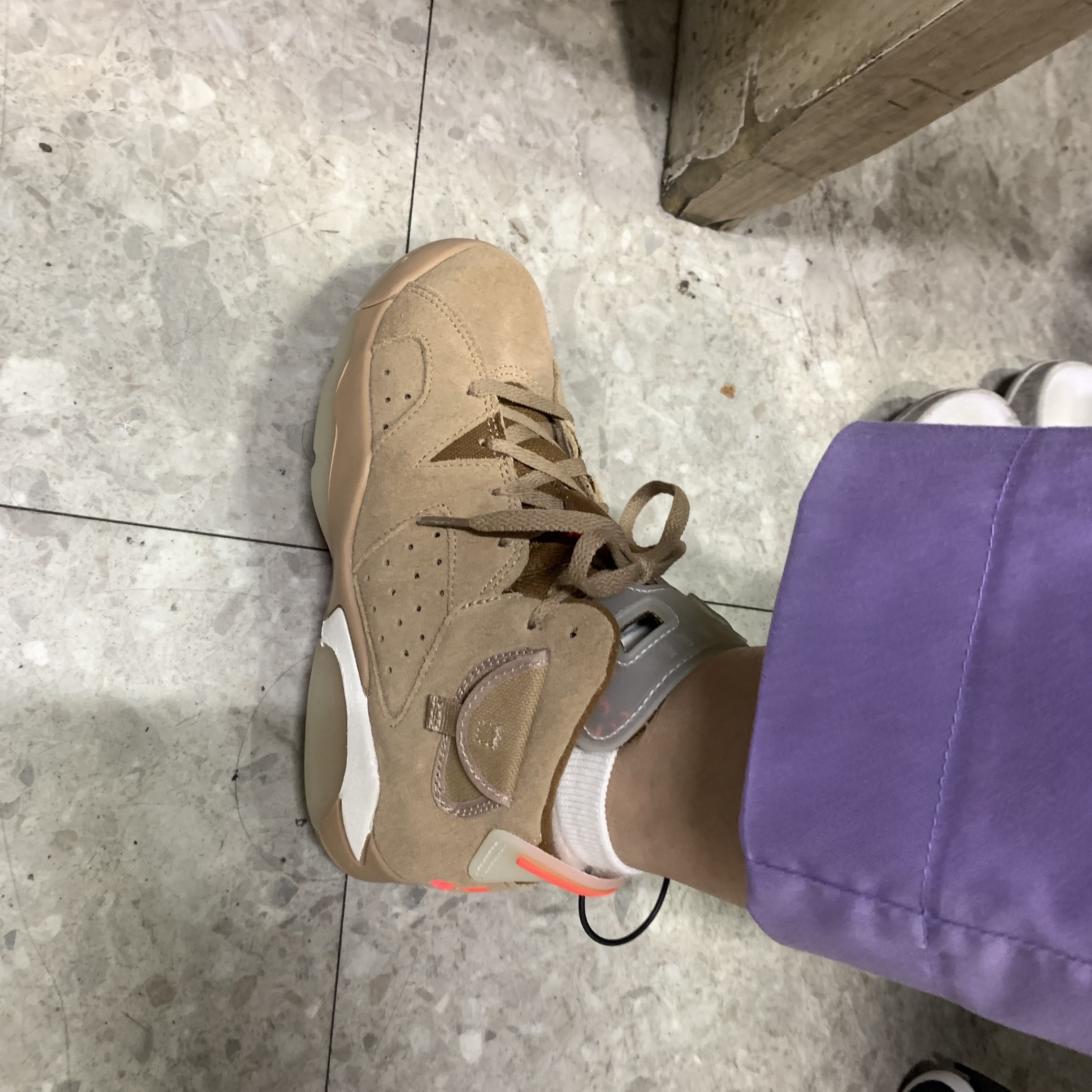 (PS) Jordan 6 x Travis Scott Retro SP British Khaki 착용 스타일 - 2