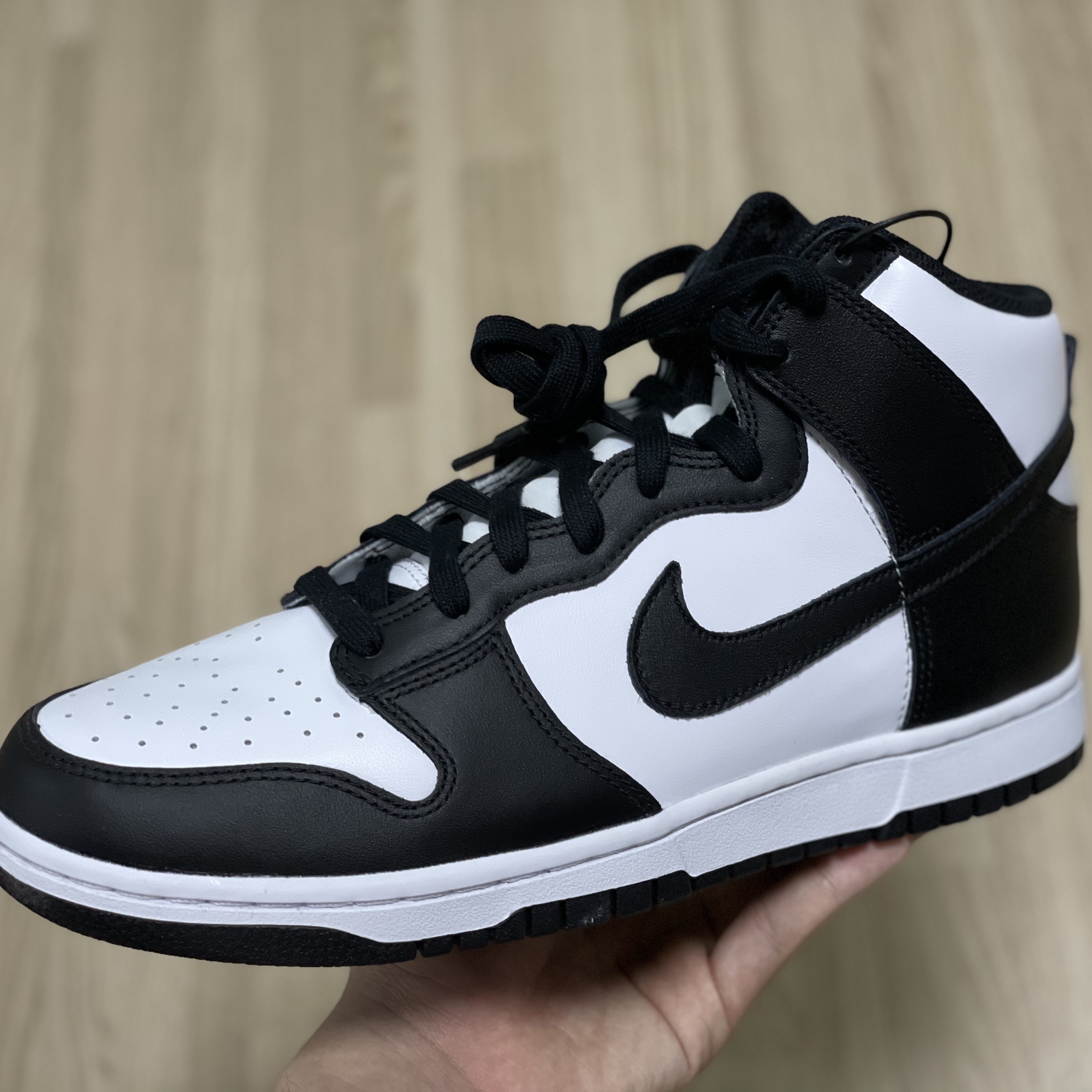Nike Dunk High Retro Black and White 착용 스타일 - 1