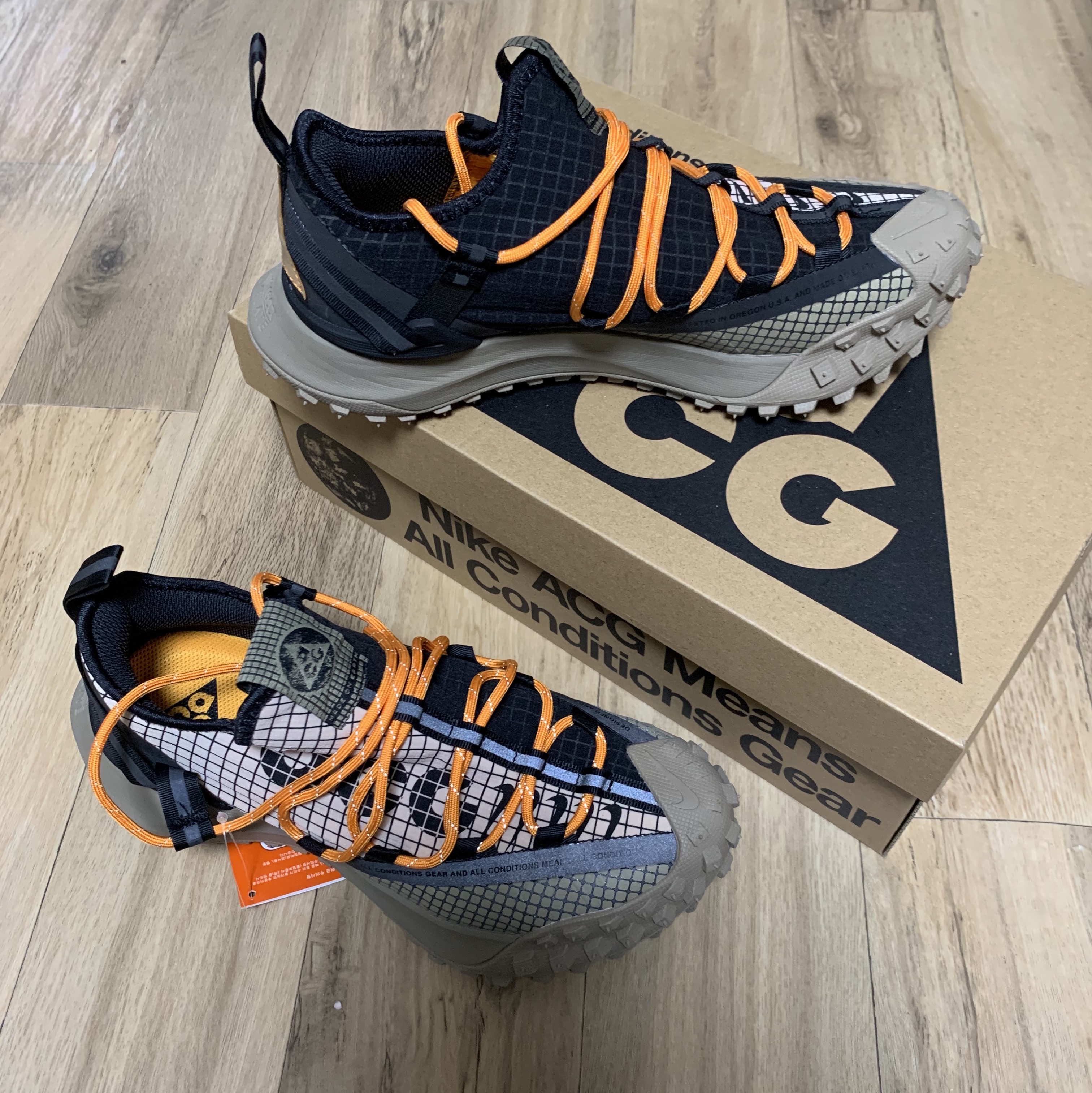 Nike ACG Mountain Fly Low Fossil Stone 착용 스타일