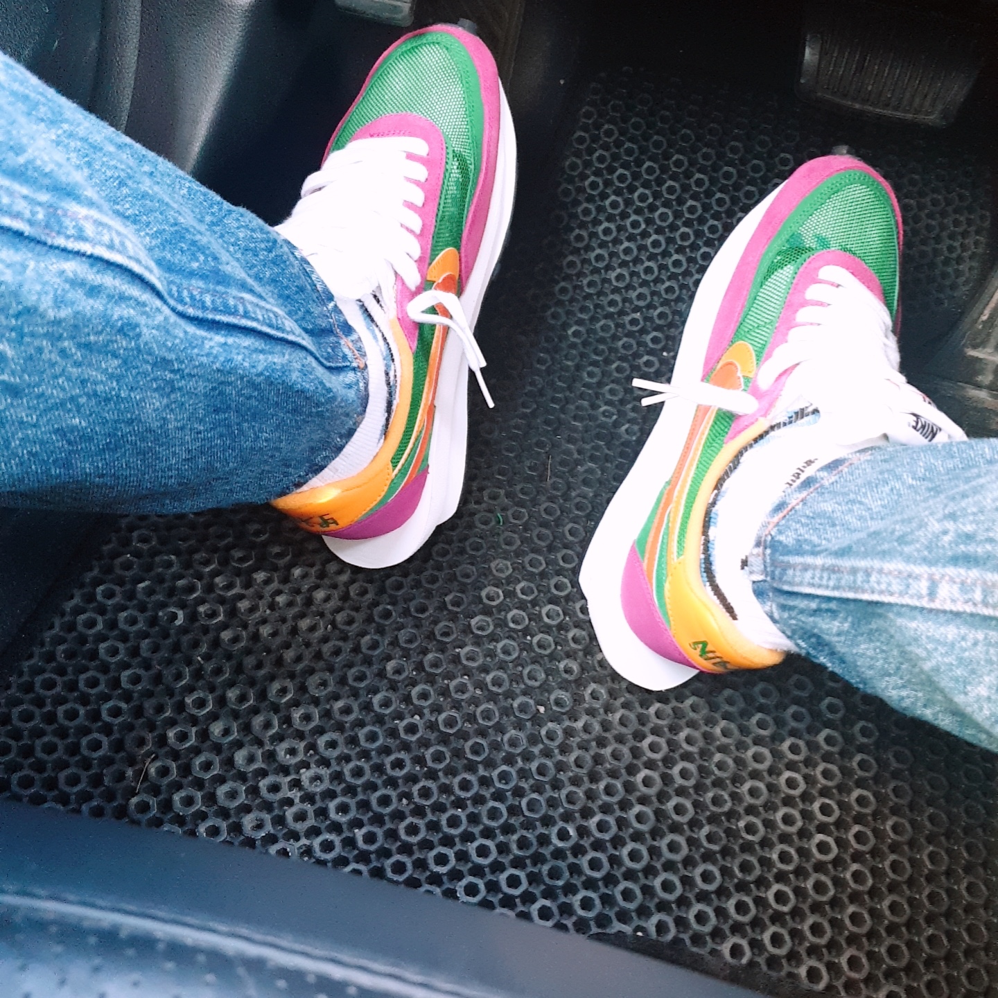 Nike x Sacai LDWaffle Pine Green 착용 스타일 - 3