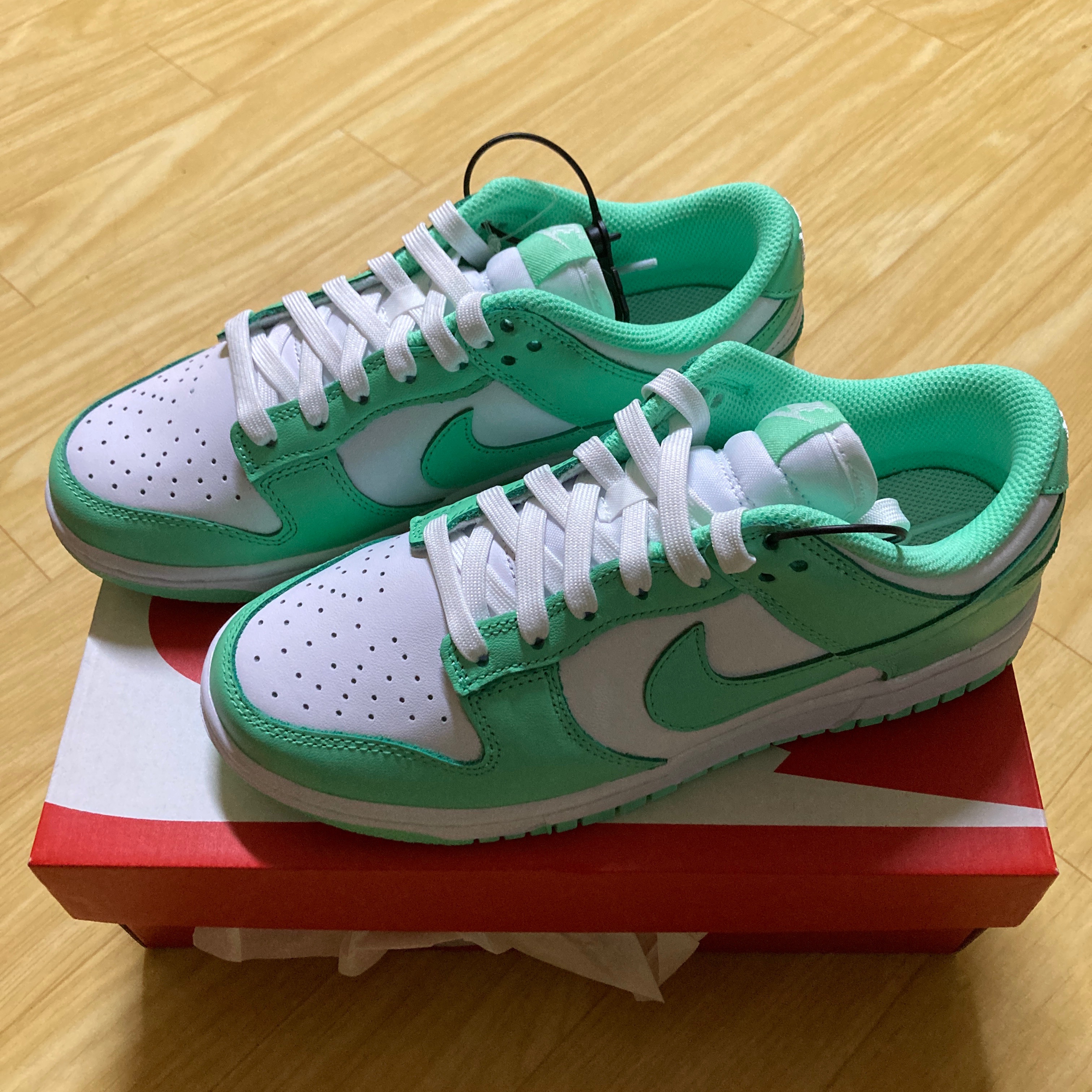 (W) Nike Dunk Low Green Glow 착용 스타일