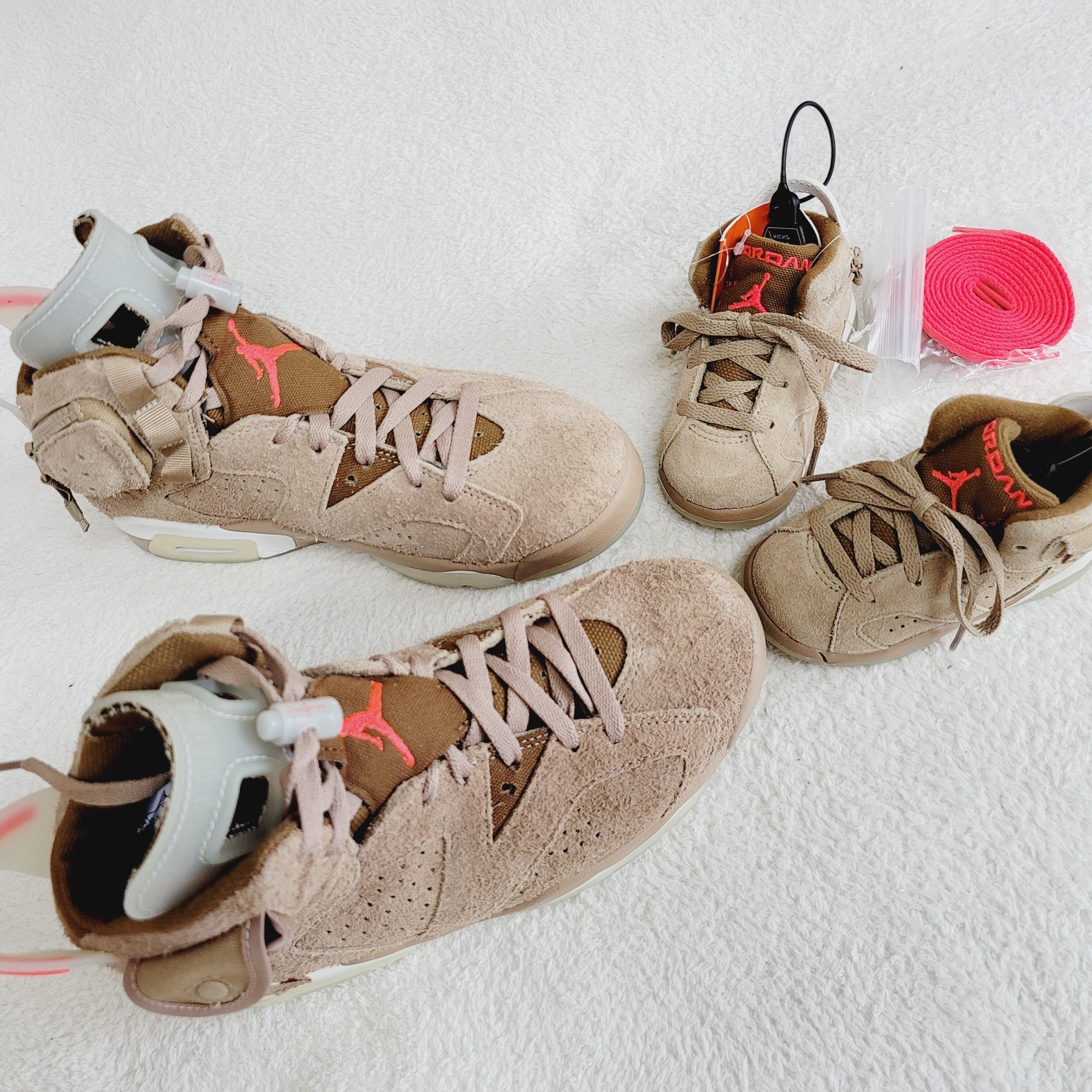 Jordan 6 x Travis Scott Retro SP British Khaki, (TD) Jordan 6 x Travis Scott Retro SP British Khaki 착용 스타일 - 1