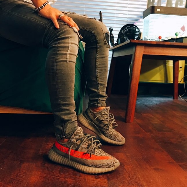 Adidas Yeezy Boost 350 V2 Beluga 착용 스타일 - 2