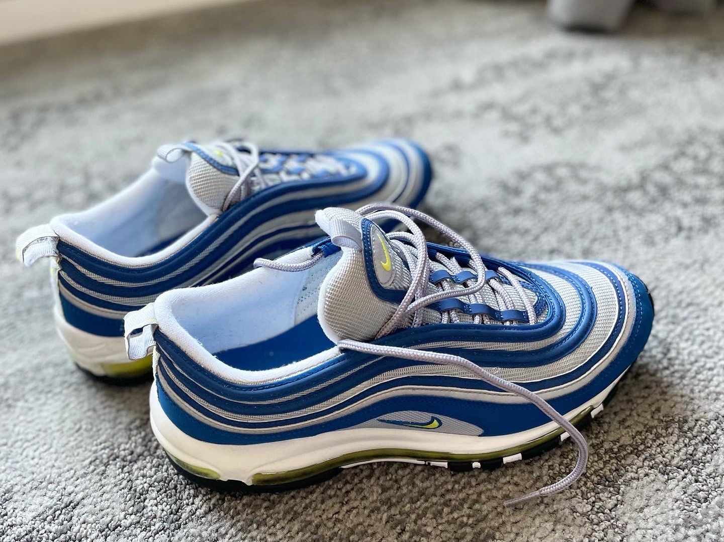 Nike Air Max 97 OG Royal Neon 착용 스타일 - 4