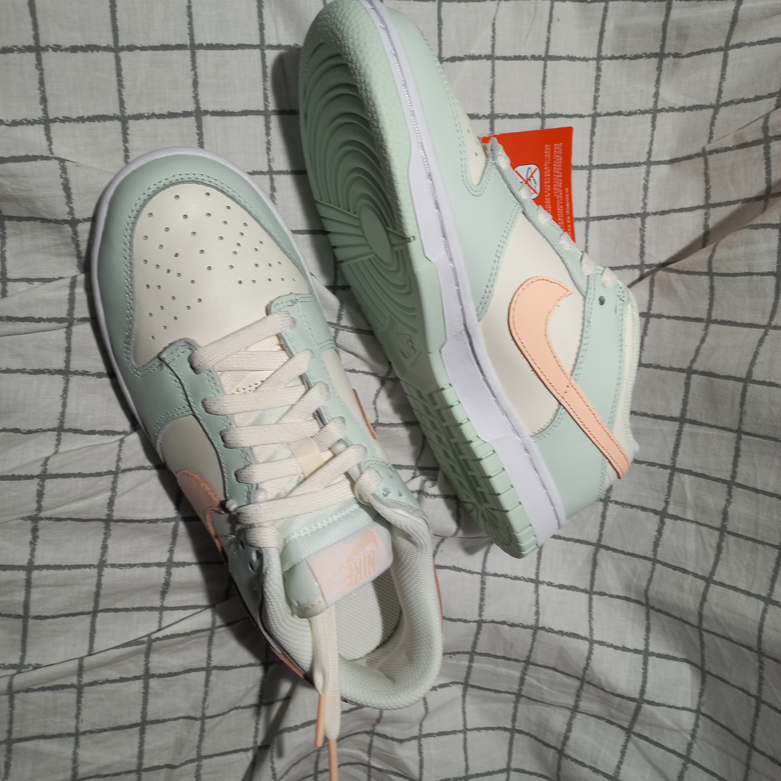 (W) Nike Dunk Low Barely Green 착용 스타일 - 2