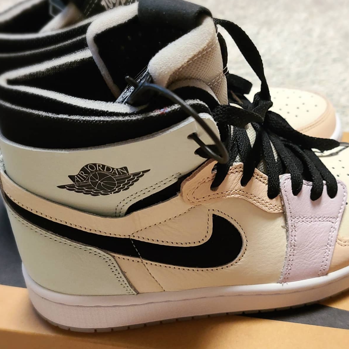 (W) Jordan 1 Zoom Air CMFT Pale Ivory 착용 스타일 - 5