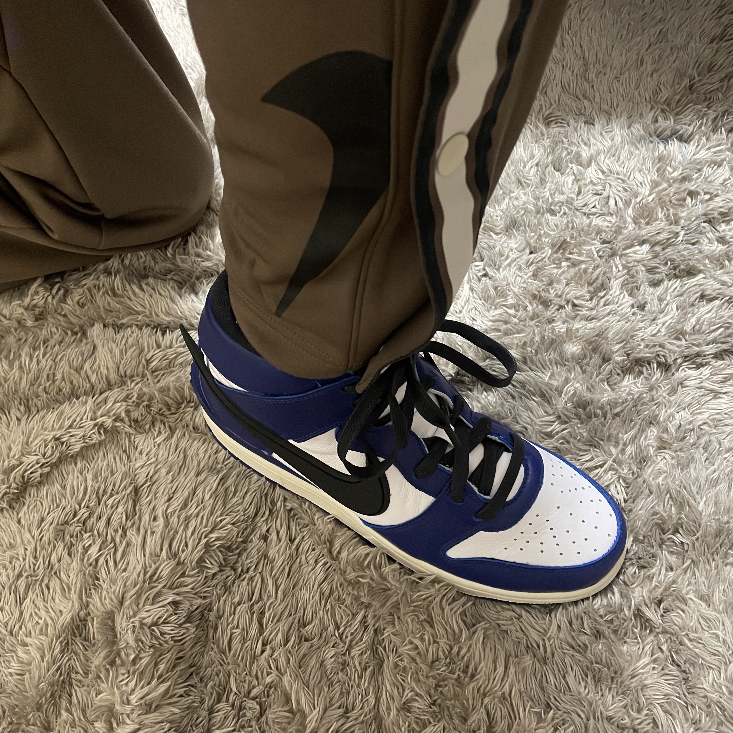 Nike x Ambush Dunk High Deep Royal Blue, Jordan x Travis Scott MJ Track Pants 착용 스타일