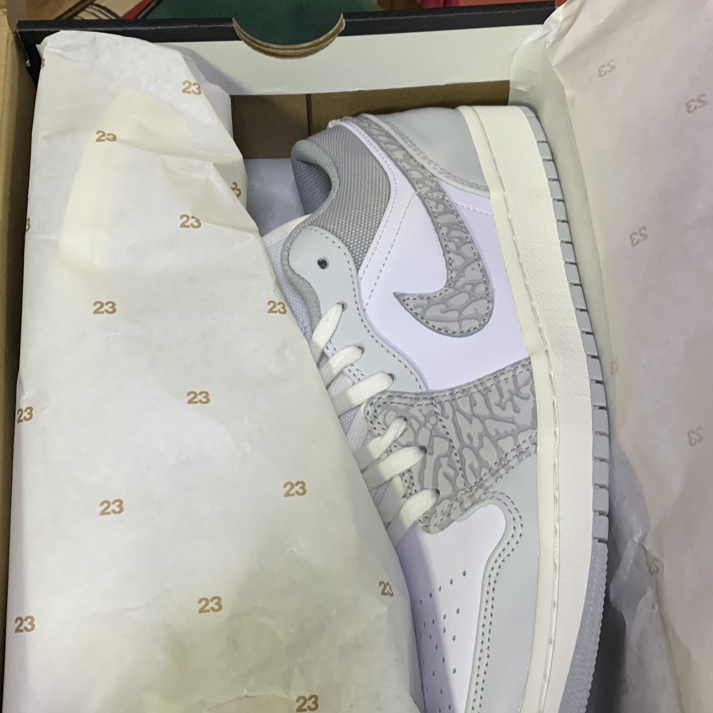 Jordan 1 Low PRM Elephant Print 착용 스타일