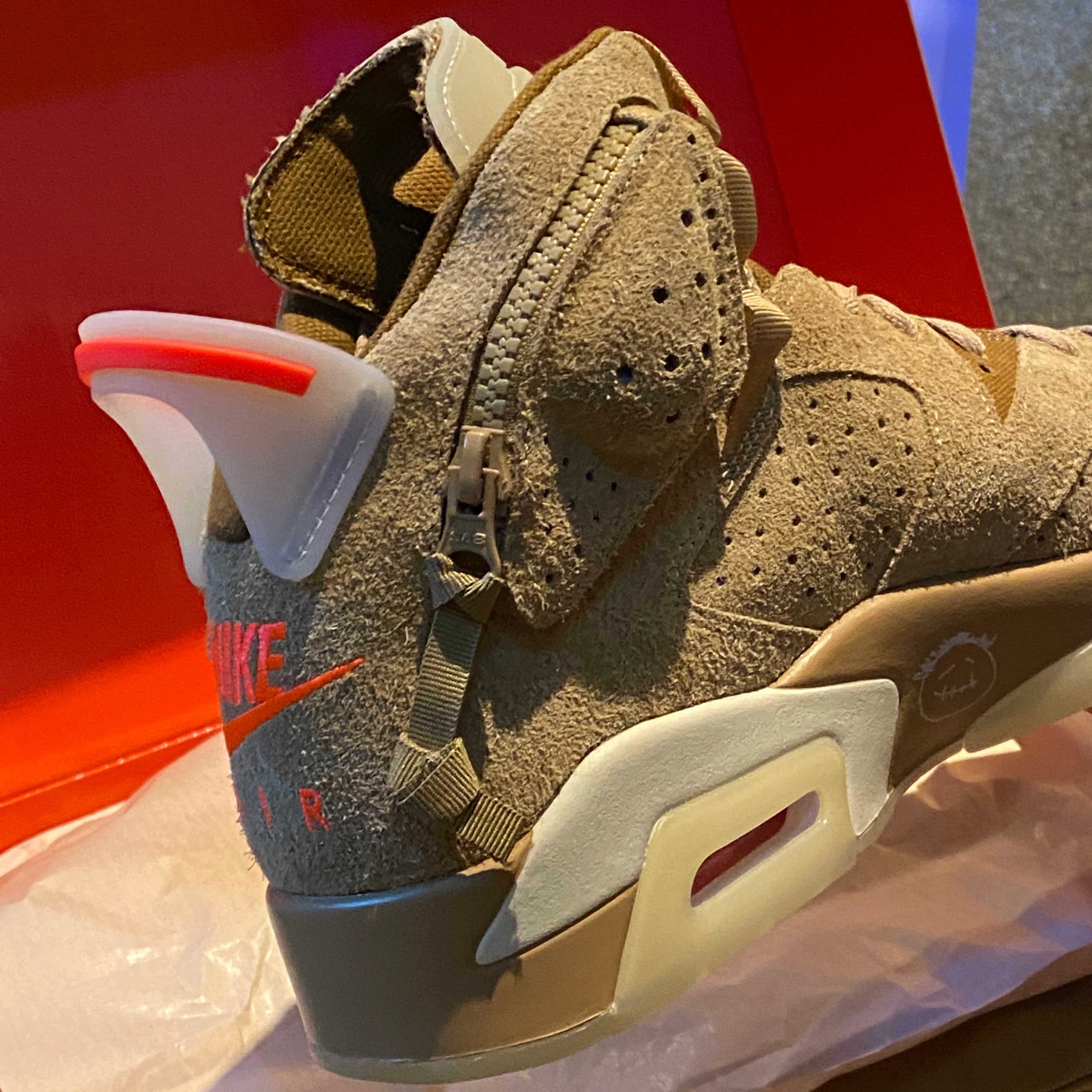 Jordan 6 x Travis Scott Retro SP British Khaki 착용 스타일 - 2