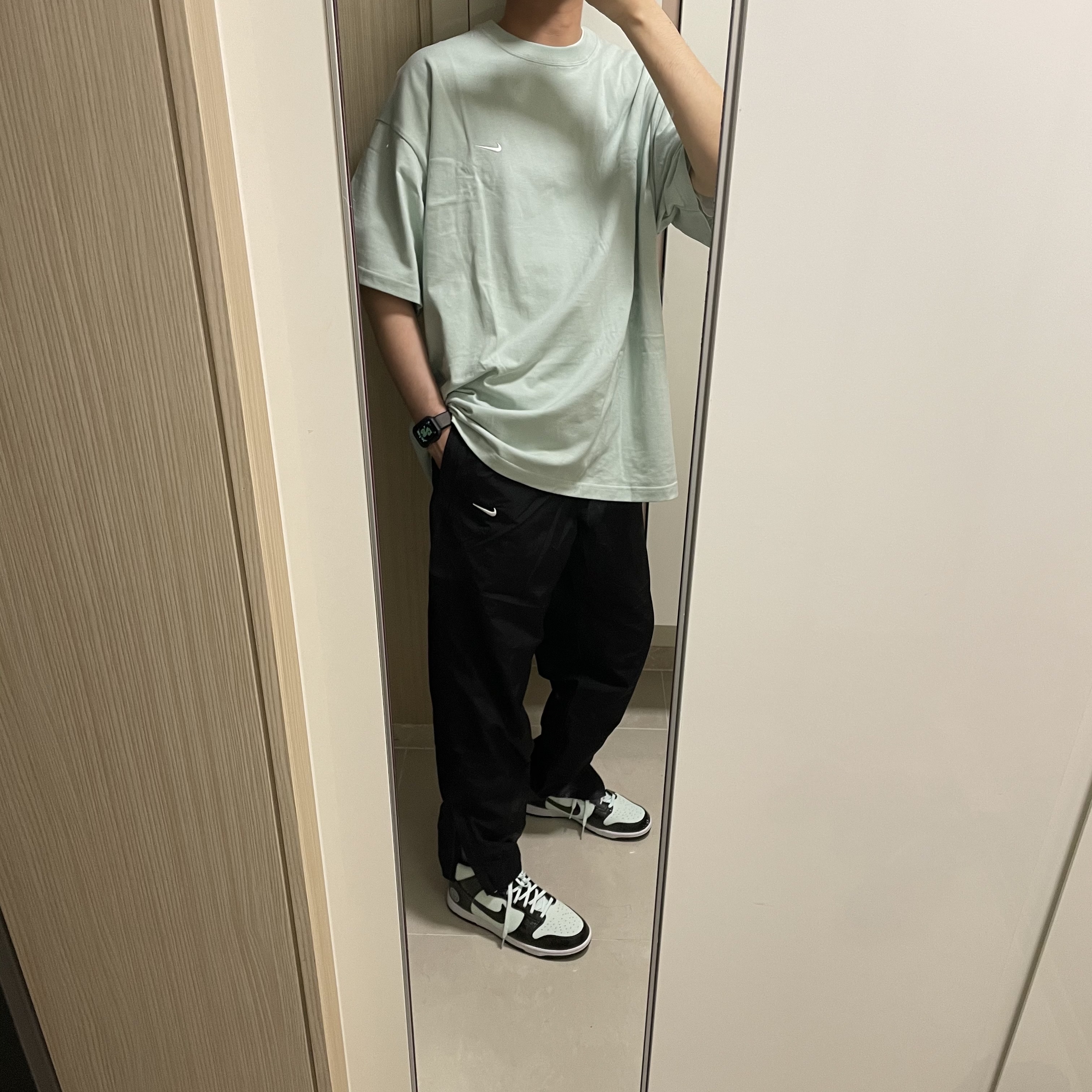 Nike M NRG Track Pants Black, Nike Dunk High Barely Green 착용 스타일 - 1