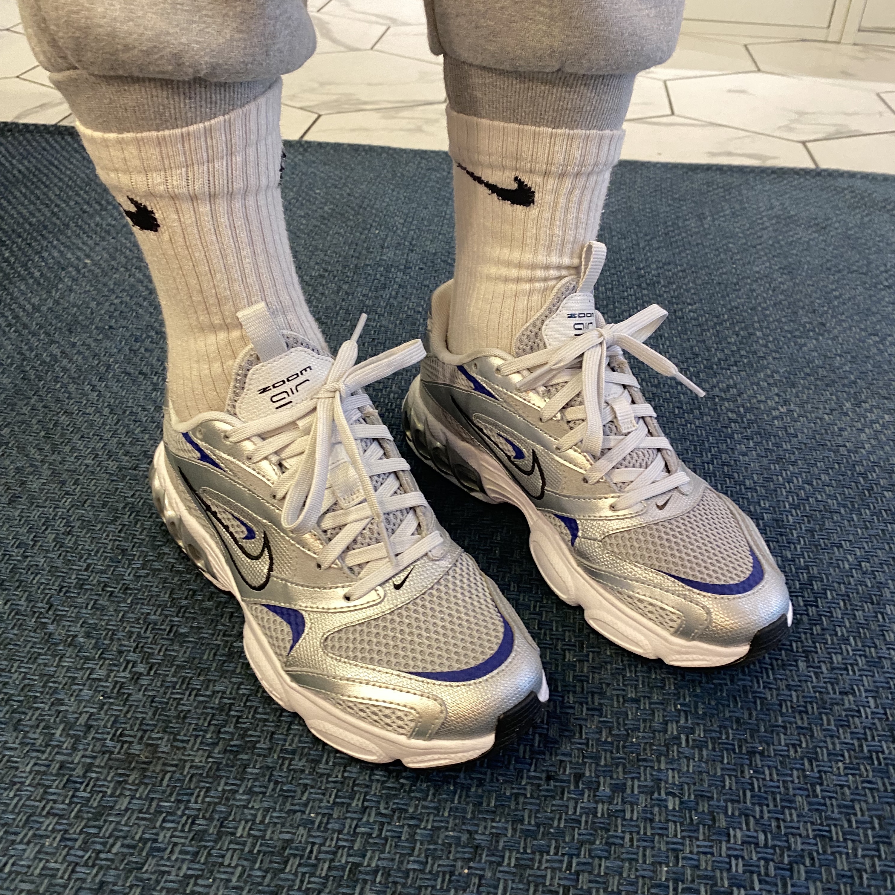 (W) Nike Zoom Air Fire Metallic Silver 착용 스타일