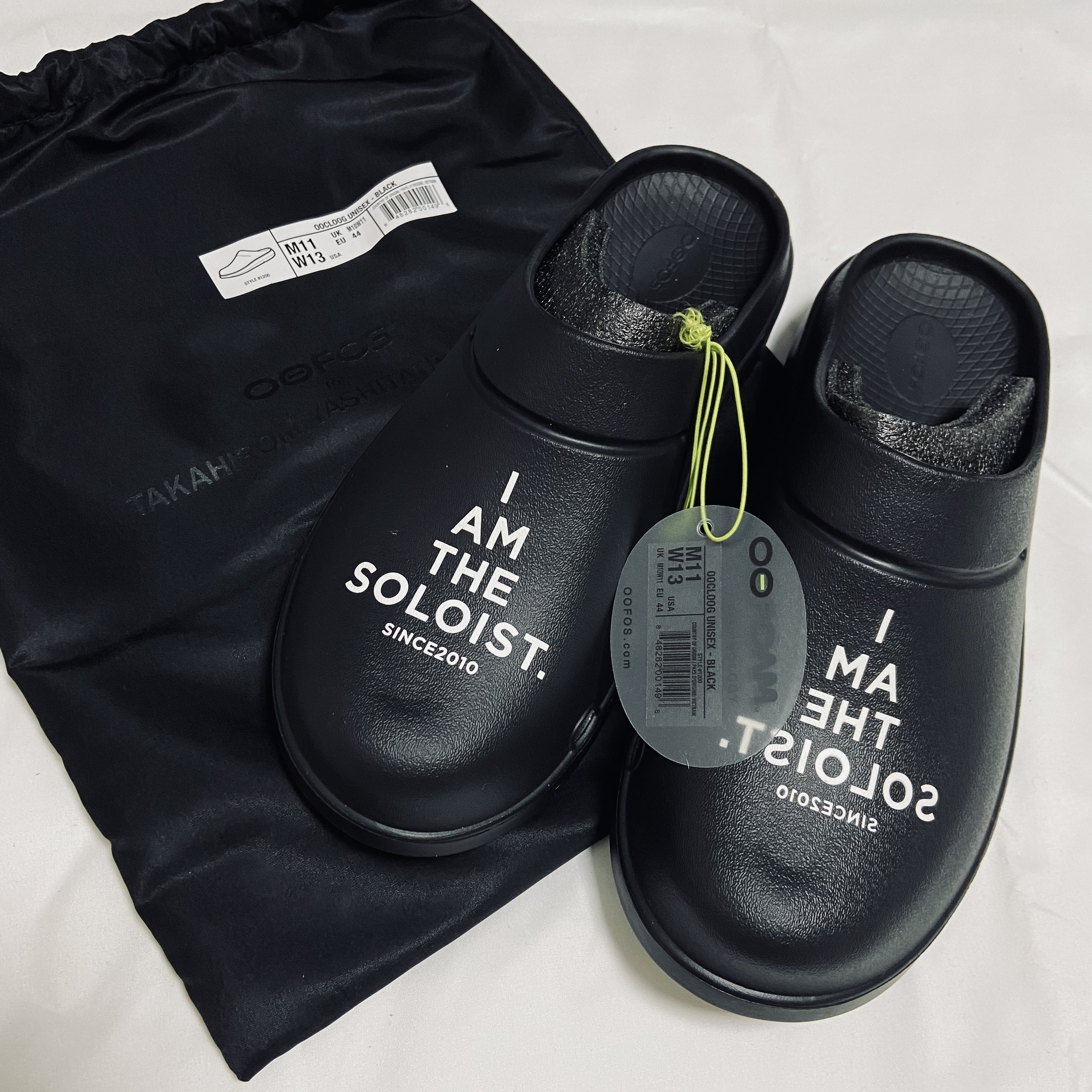 Oofos x Takahiromiyashita The Soloist Signature Clog Black White 착용 스타일 - 1