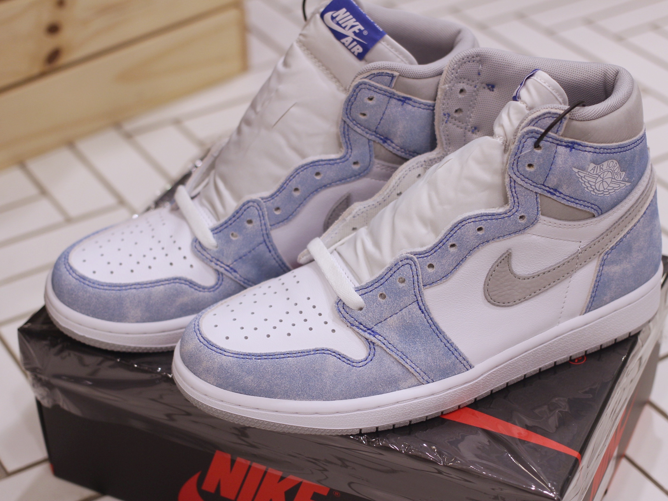 Jordan 1 Retro High OG Hyper Royal 착용 스타일