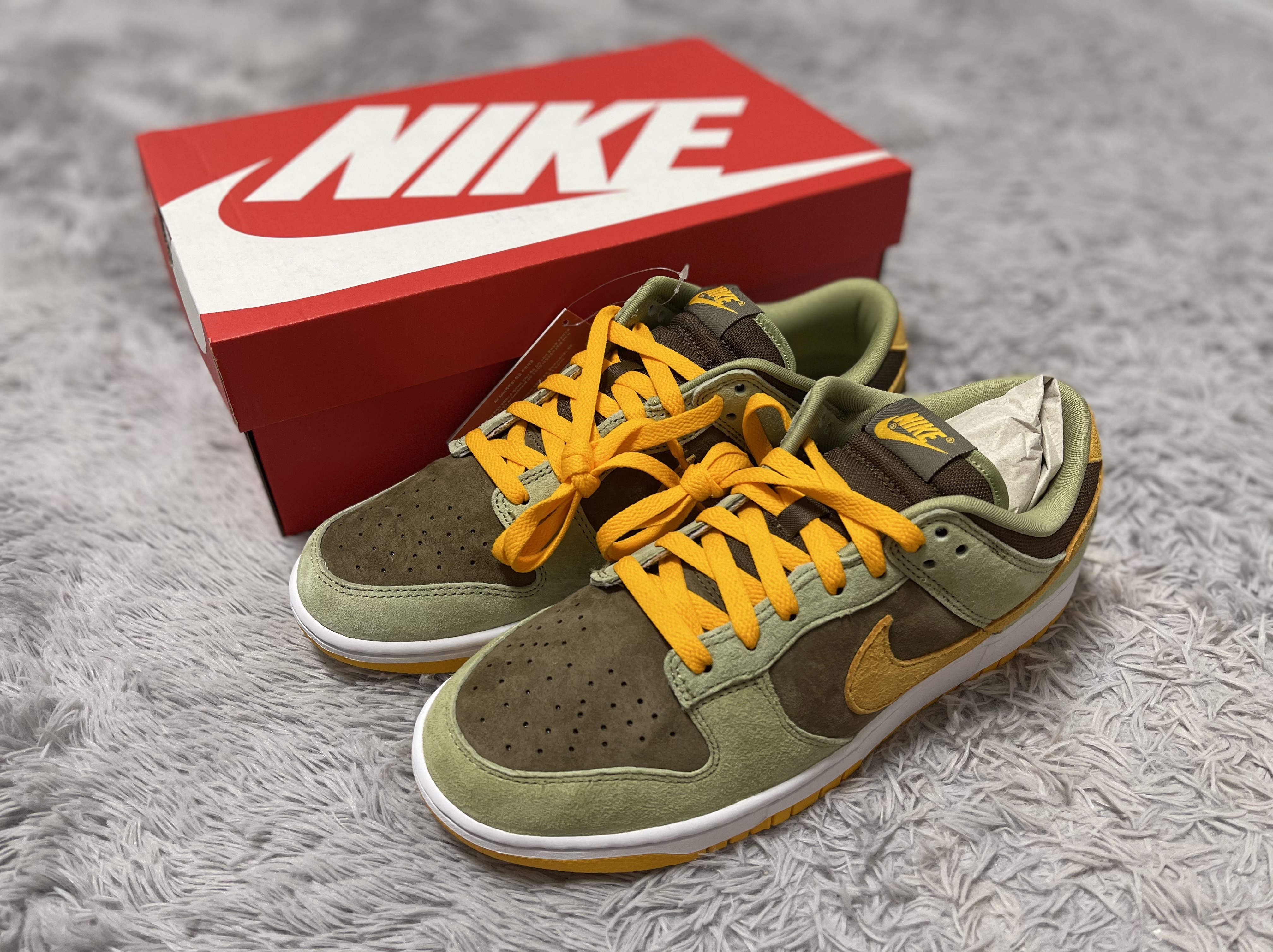Nike Dunk Low SE Dusty Olive 착용 스타일 - 3