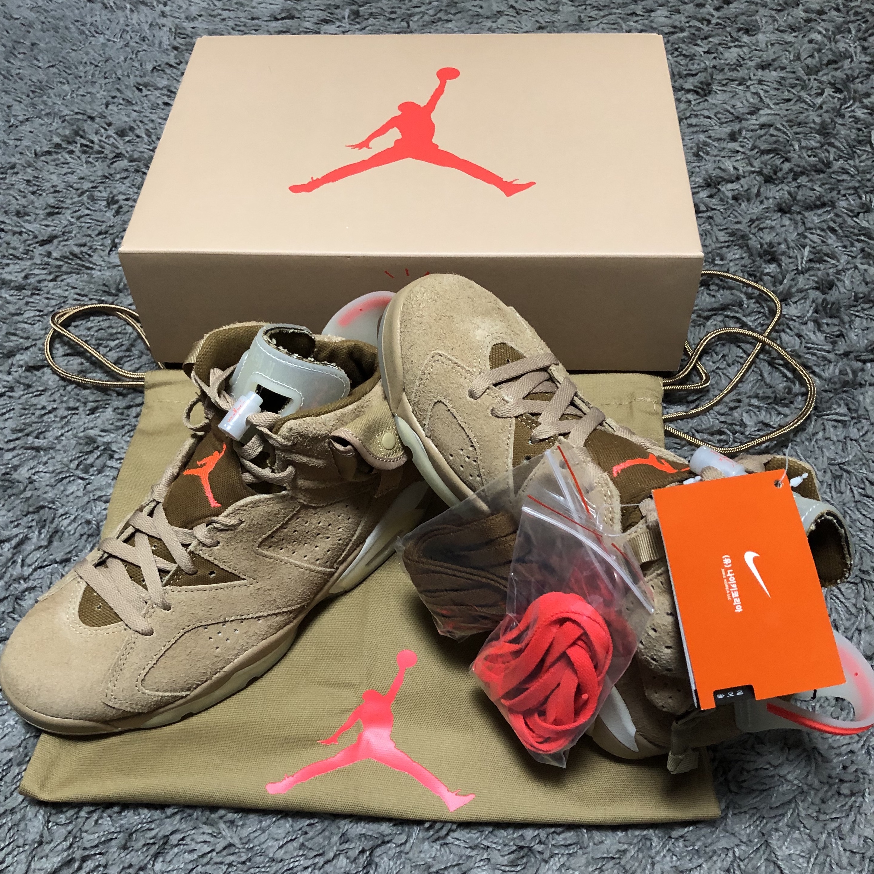 Jordan 6 x Travis Scott Retro SP British Khaki 착용 스타일